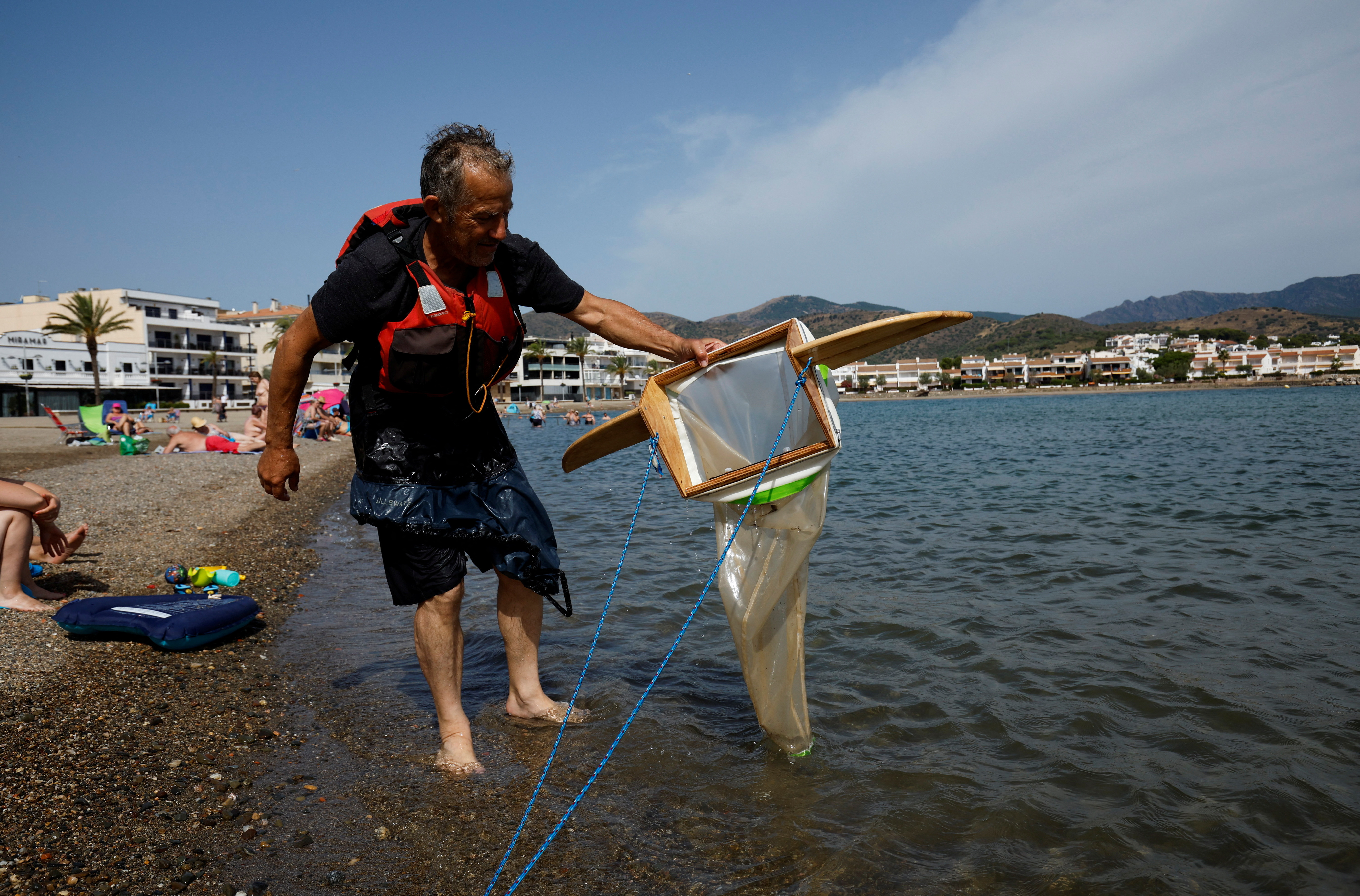 Surfing scientists hunt microplastics off Spanish beaches | Reuters