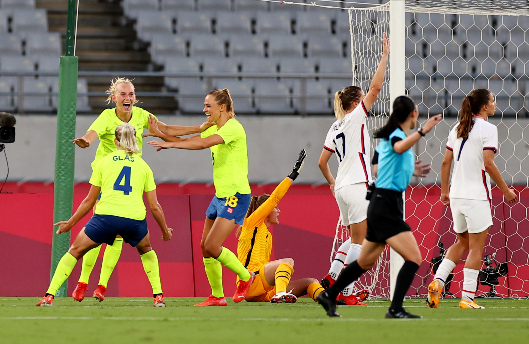 Soccer Sweden Women End U S Unbeaten Run Dutch Put 10 Past Zambia Reuters