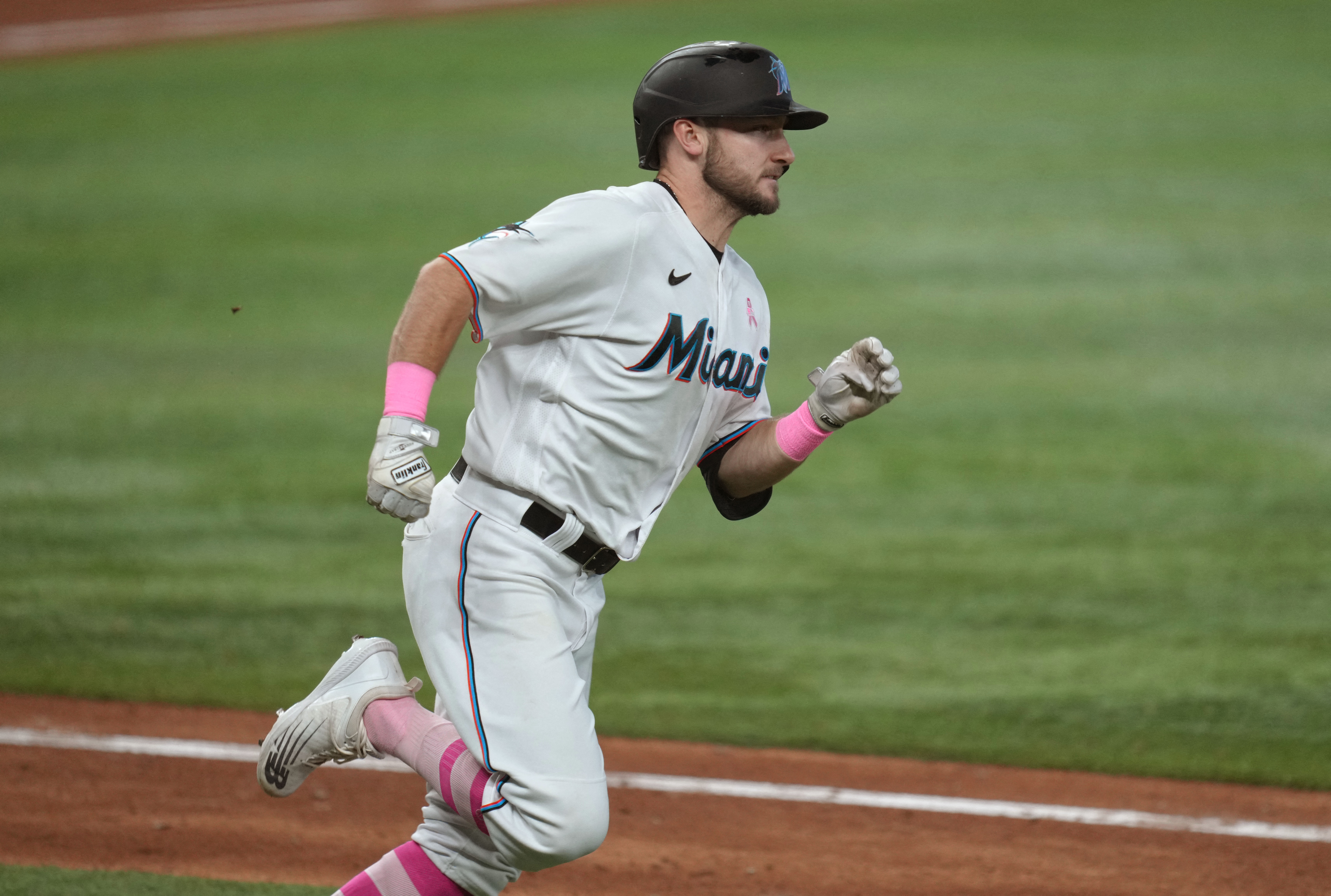 Garrett Cooper helps Marlins subdue Reds