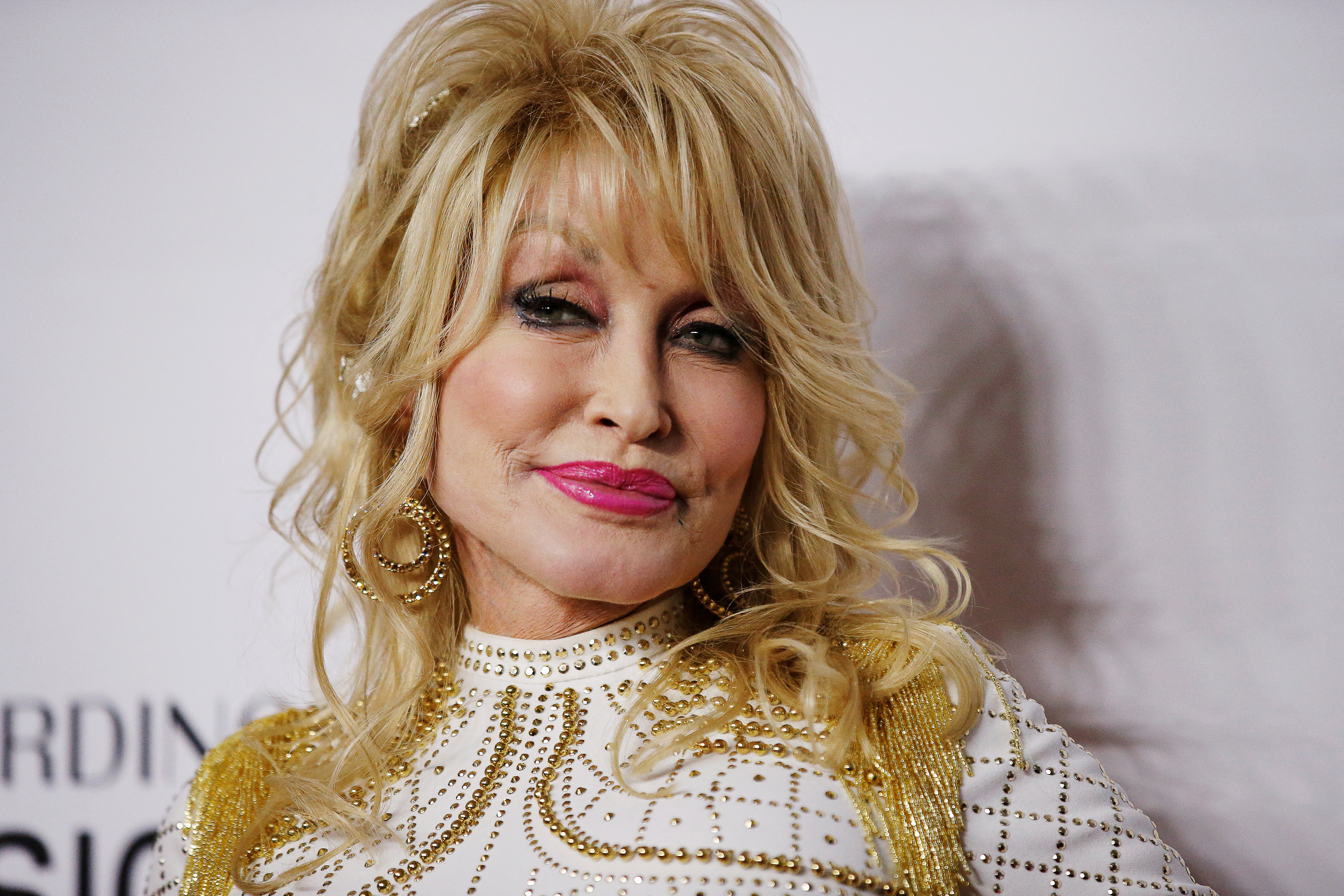 Dolly Parton to host Monday's Academy of Country Music awards | Reuters