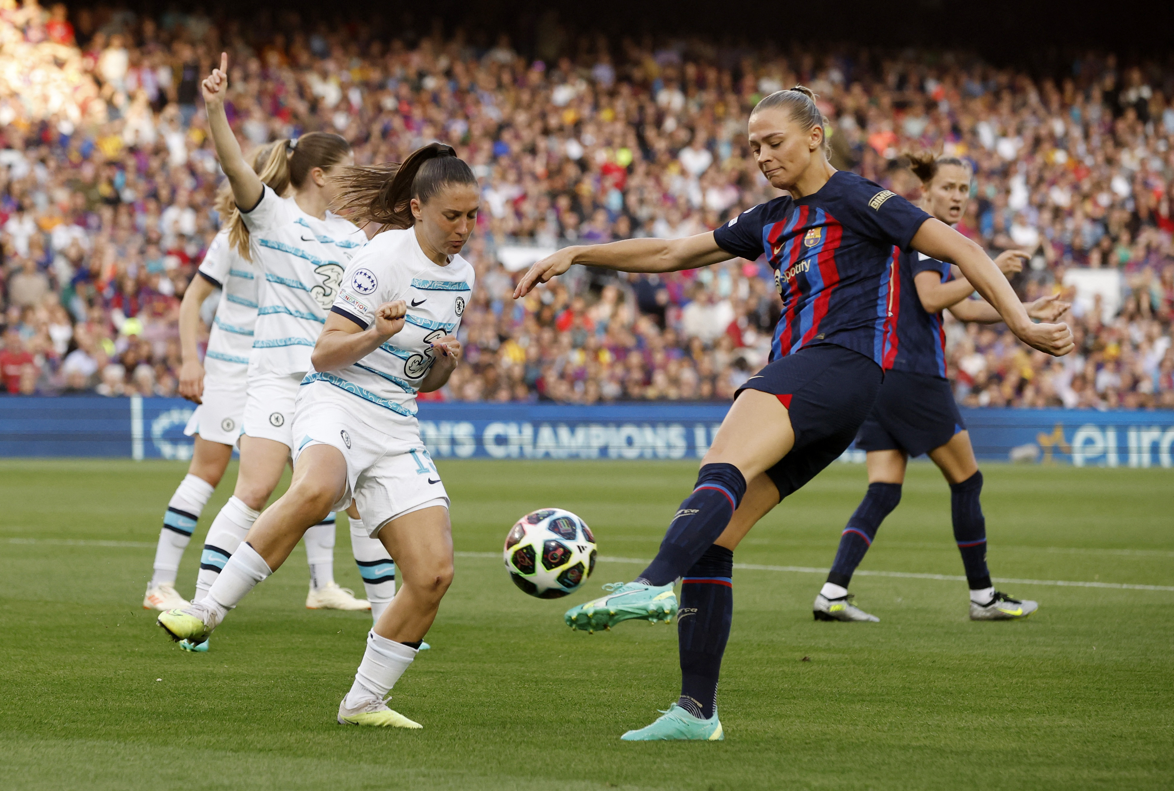 Barca takes the lead : r/WomenSoccerLegs