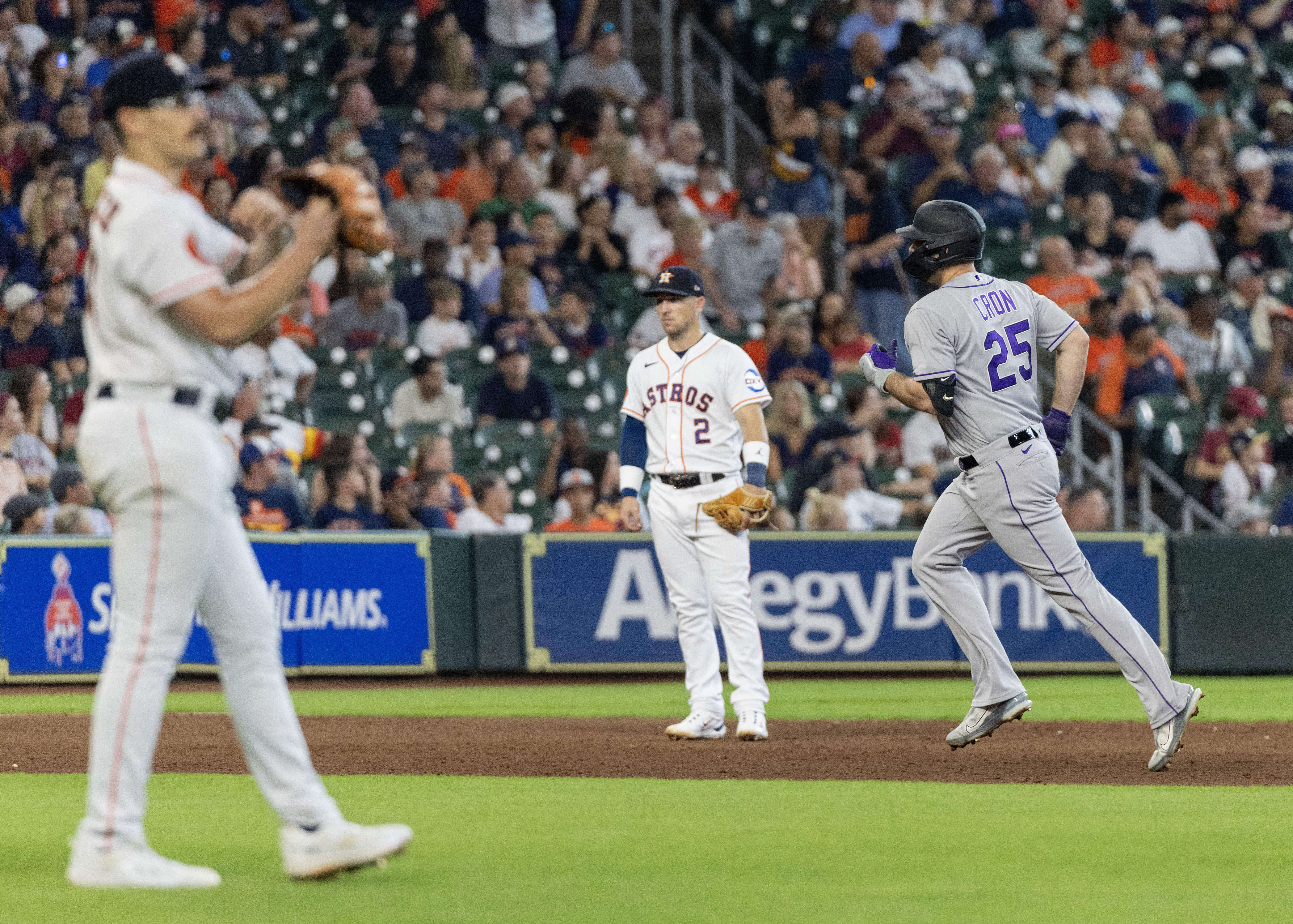 Yainer Diaz hits two homers as Astros sweep Rockies