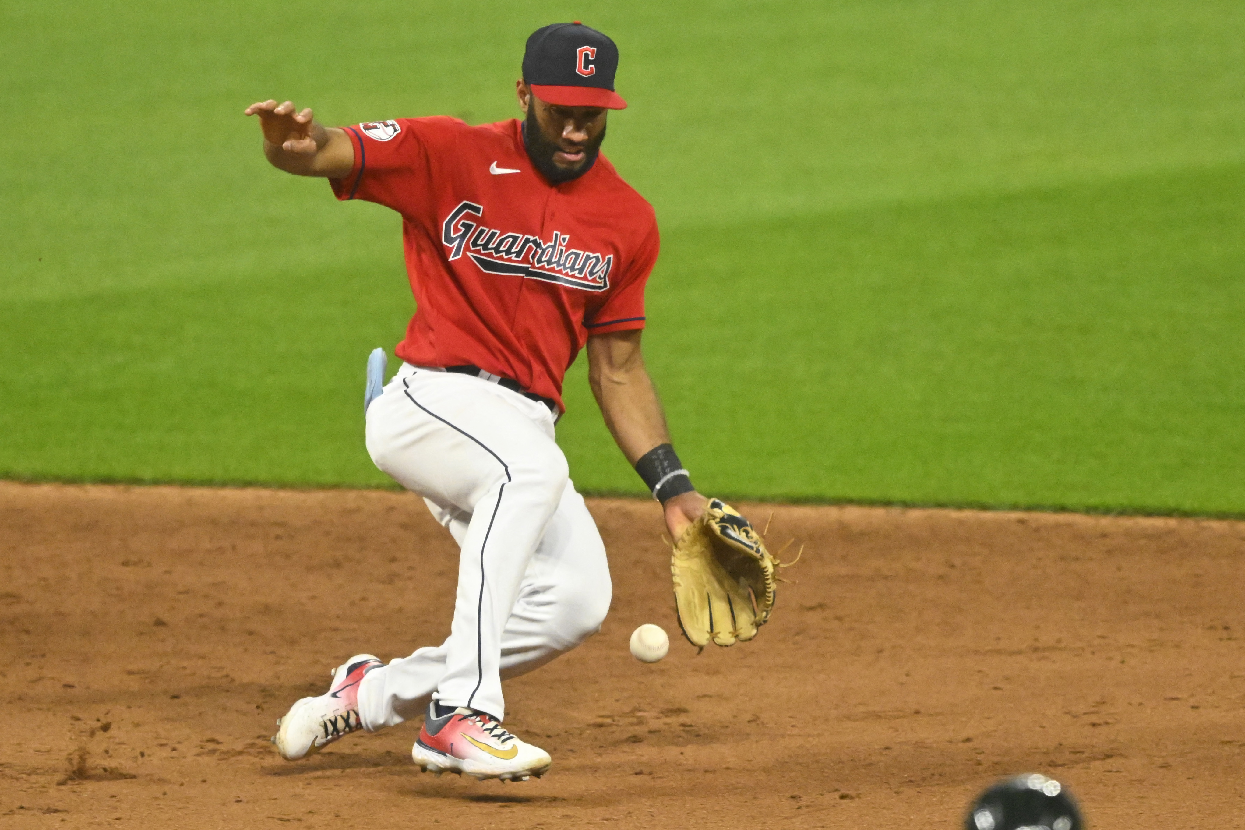 Naylor scores go-ahead run, the Guardians beat Athletics 7-6