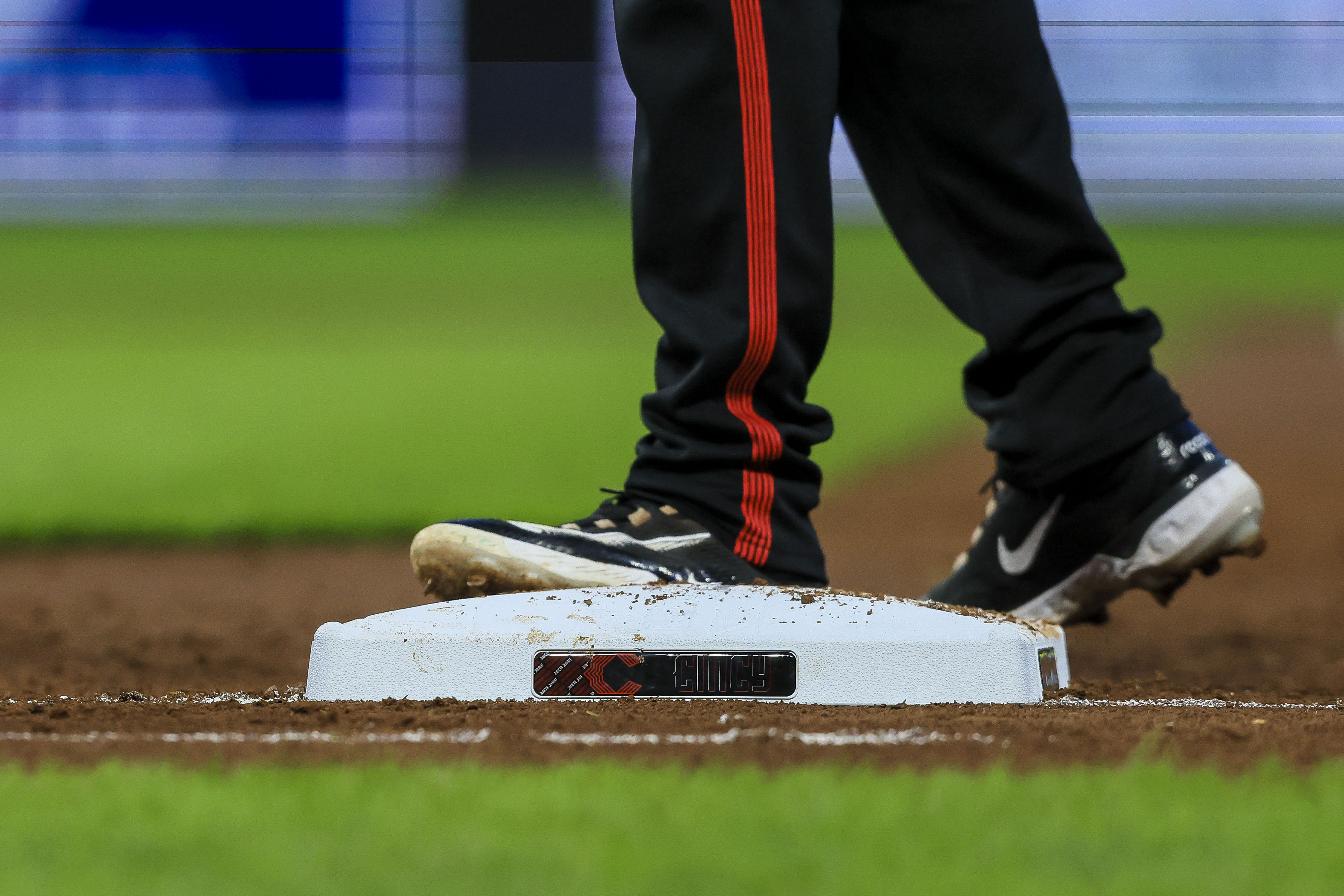 Robbie Ray wins again as Giants turn back Reds | Reuters