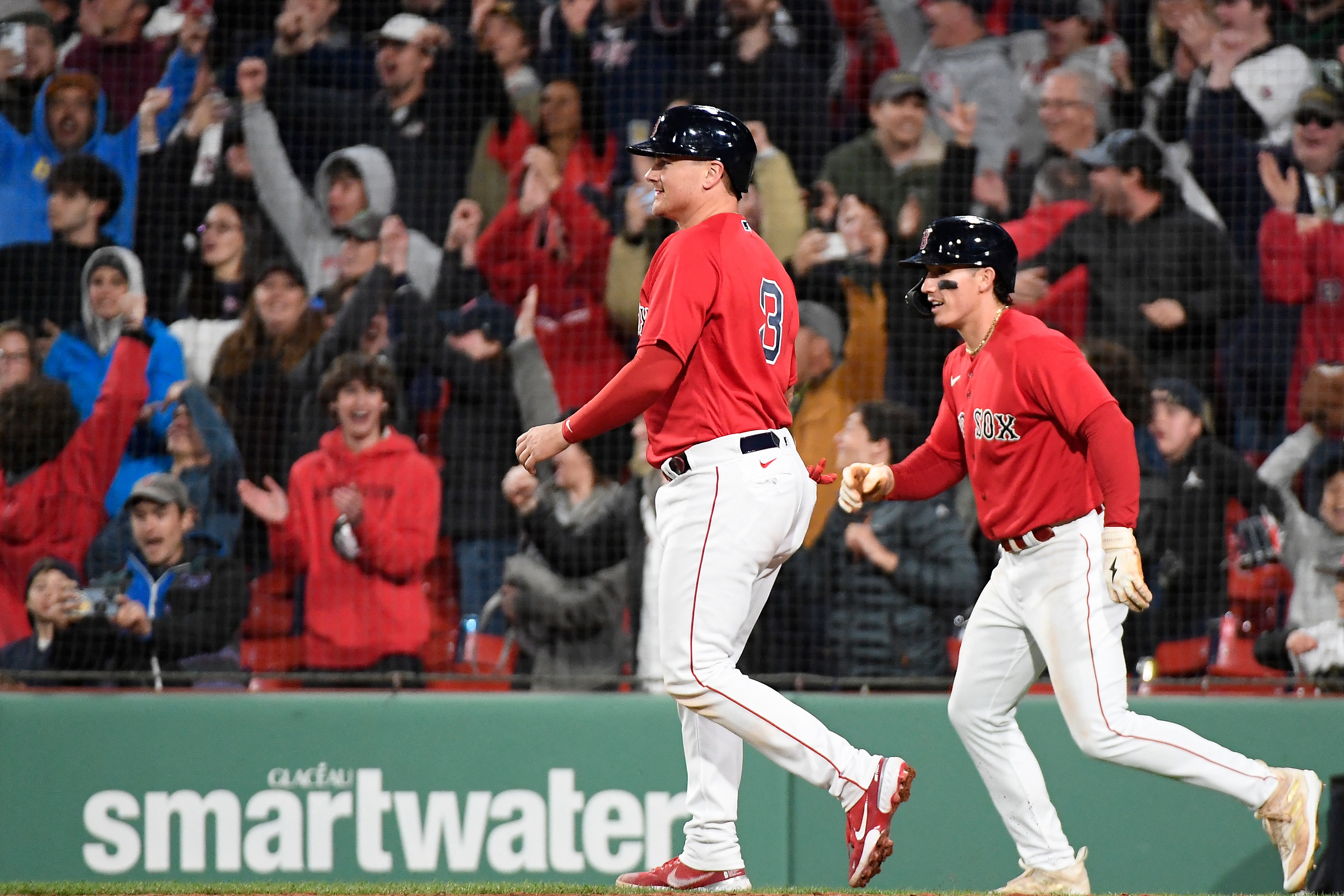 Red Sox score three in 10th inning to overtake Twins