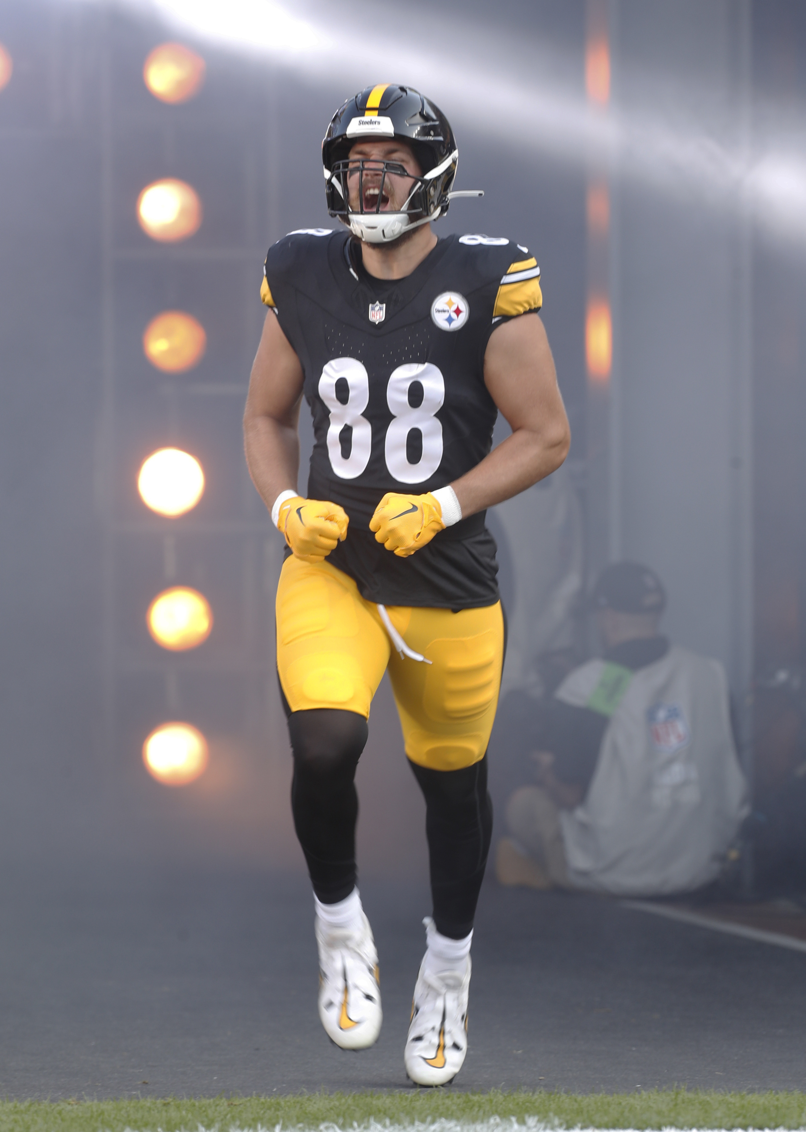 Pittsburgh Steelers quarterback Kenny Pickett, center, sits on the bench  during an NFL preseason football game against the Buffalo Bills in  Pittsburgh, Sunday, Aug. 20, 2023. (AP Photo/Gene J. Puskar Stock Photo 