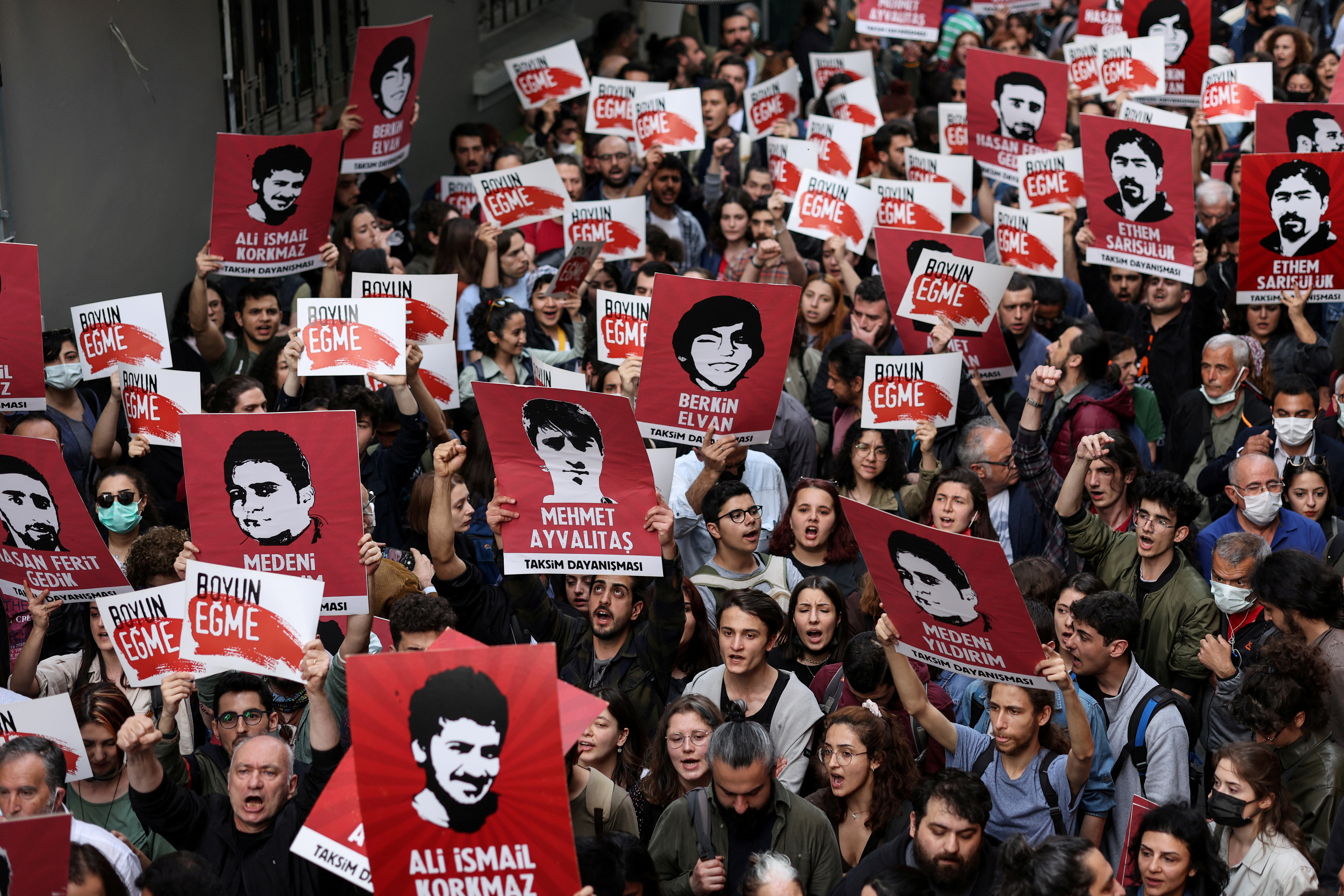 Medyada çıkan haberlere göre, Türkiye’nin en yüksek temyiz mahkemesi hayırsever Kavala’nın ömür boyu hapis cezasını onadı