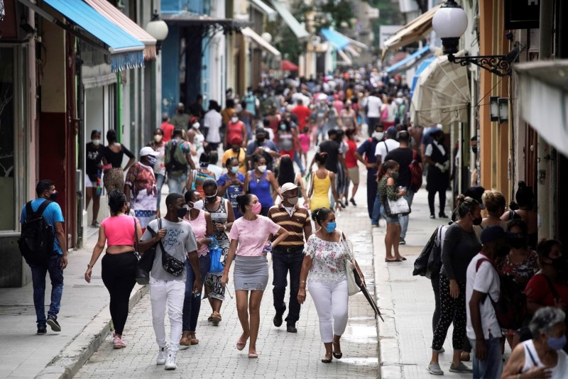 Roaring inflation compounds Cubans' economic woes | Reuters