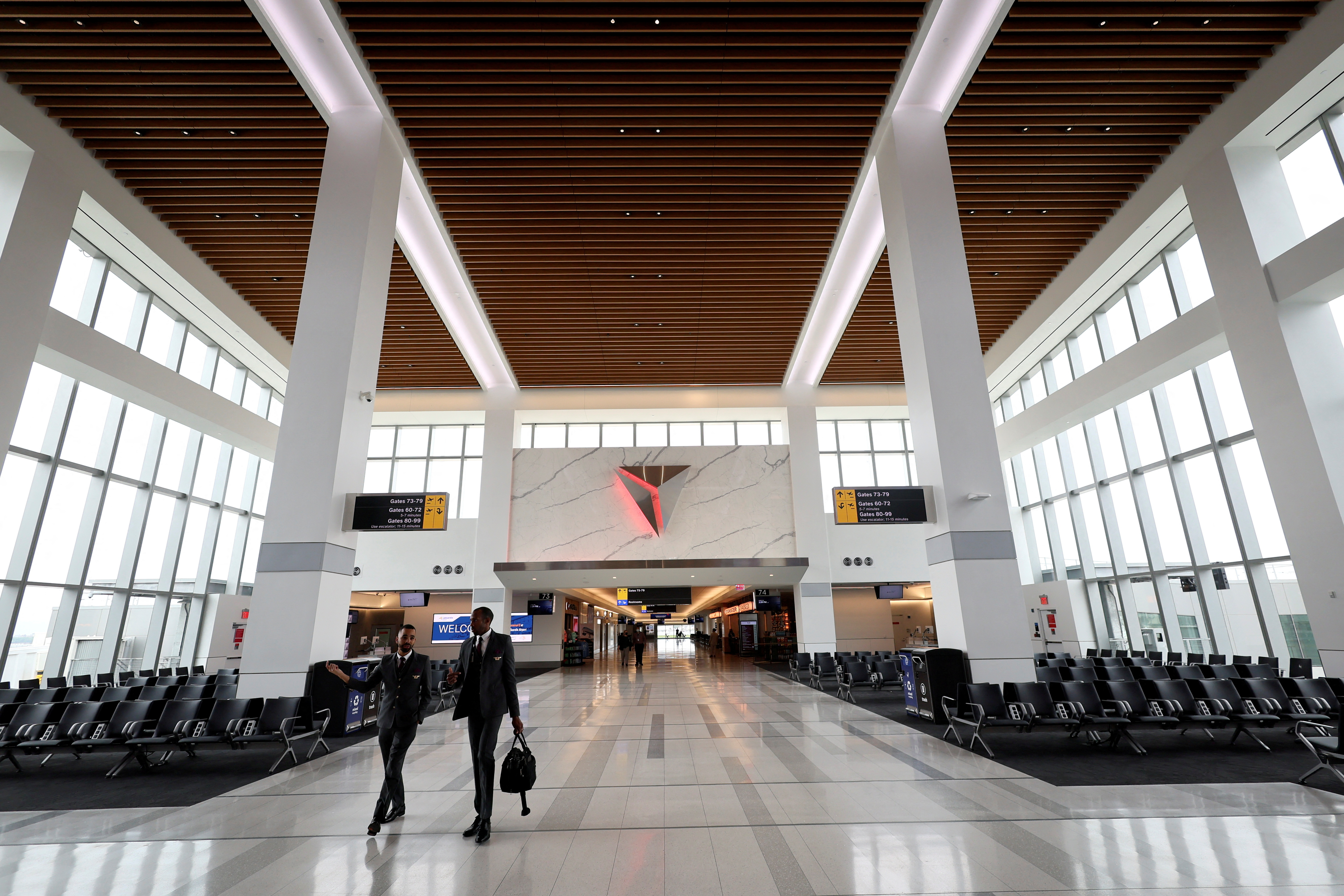 U.S. awards $968.6 million for airport terminal projects | Reuters