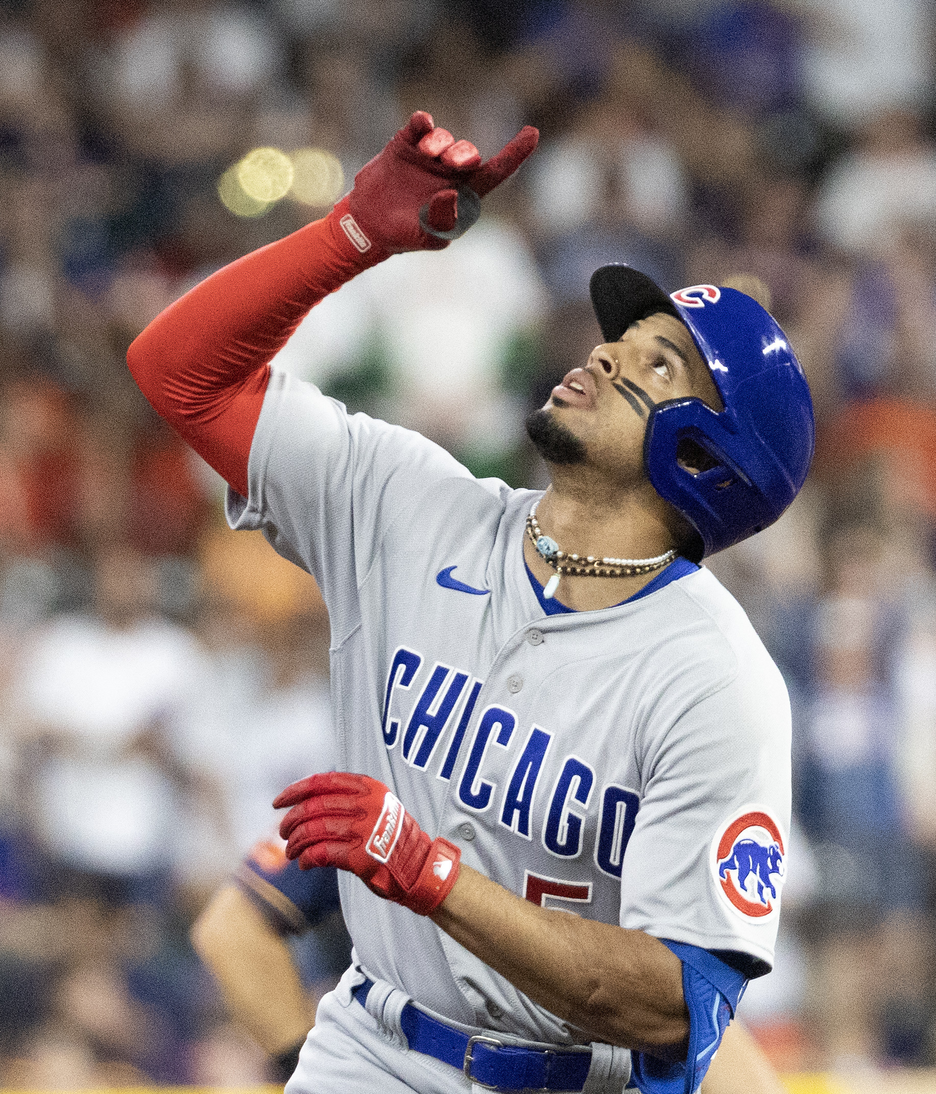 Cubs' Trey Mancini gets his World Series ring before Astros game