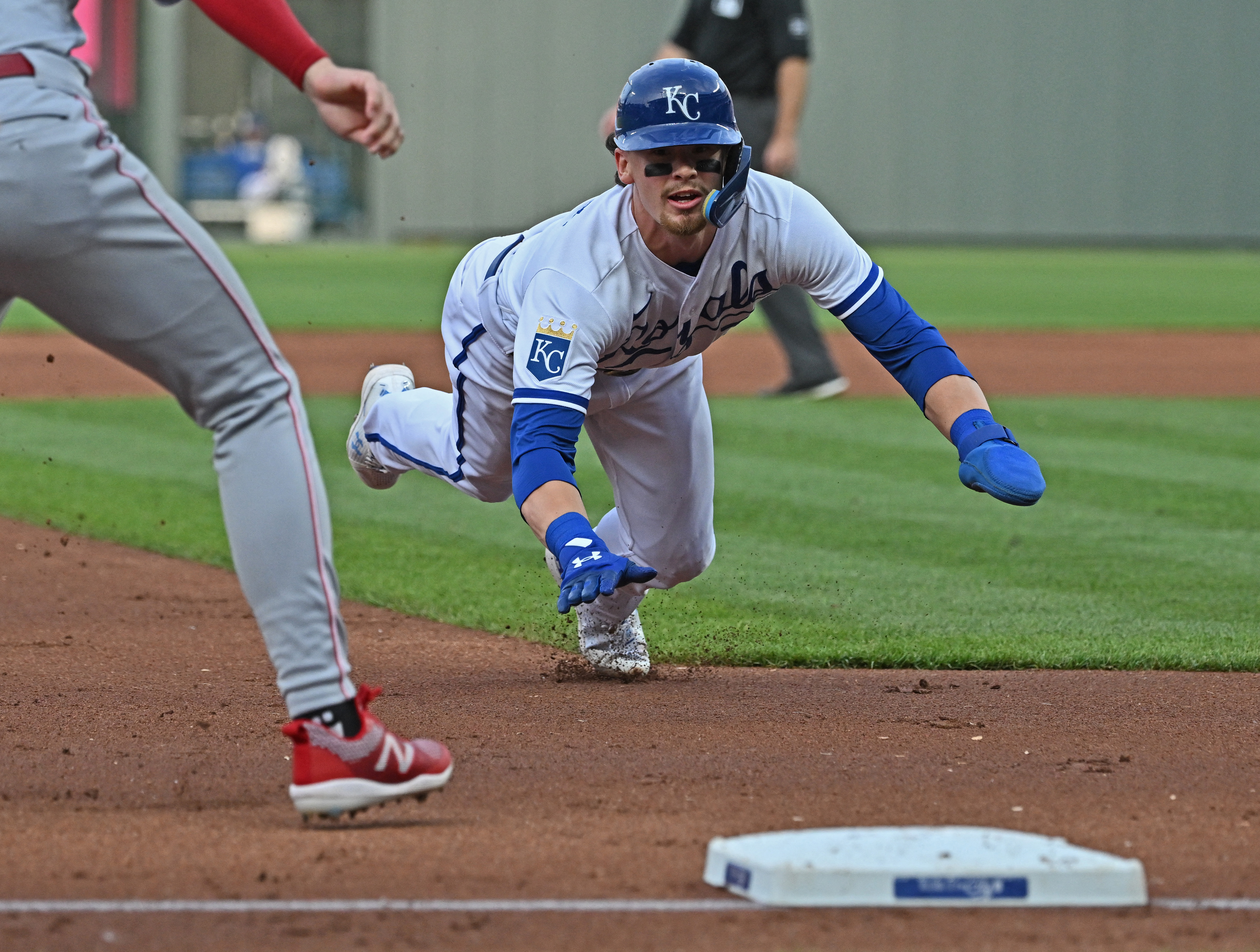 Big second inning leads Reds over reeling Royals