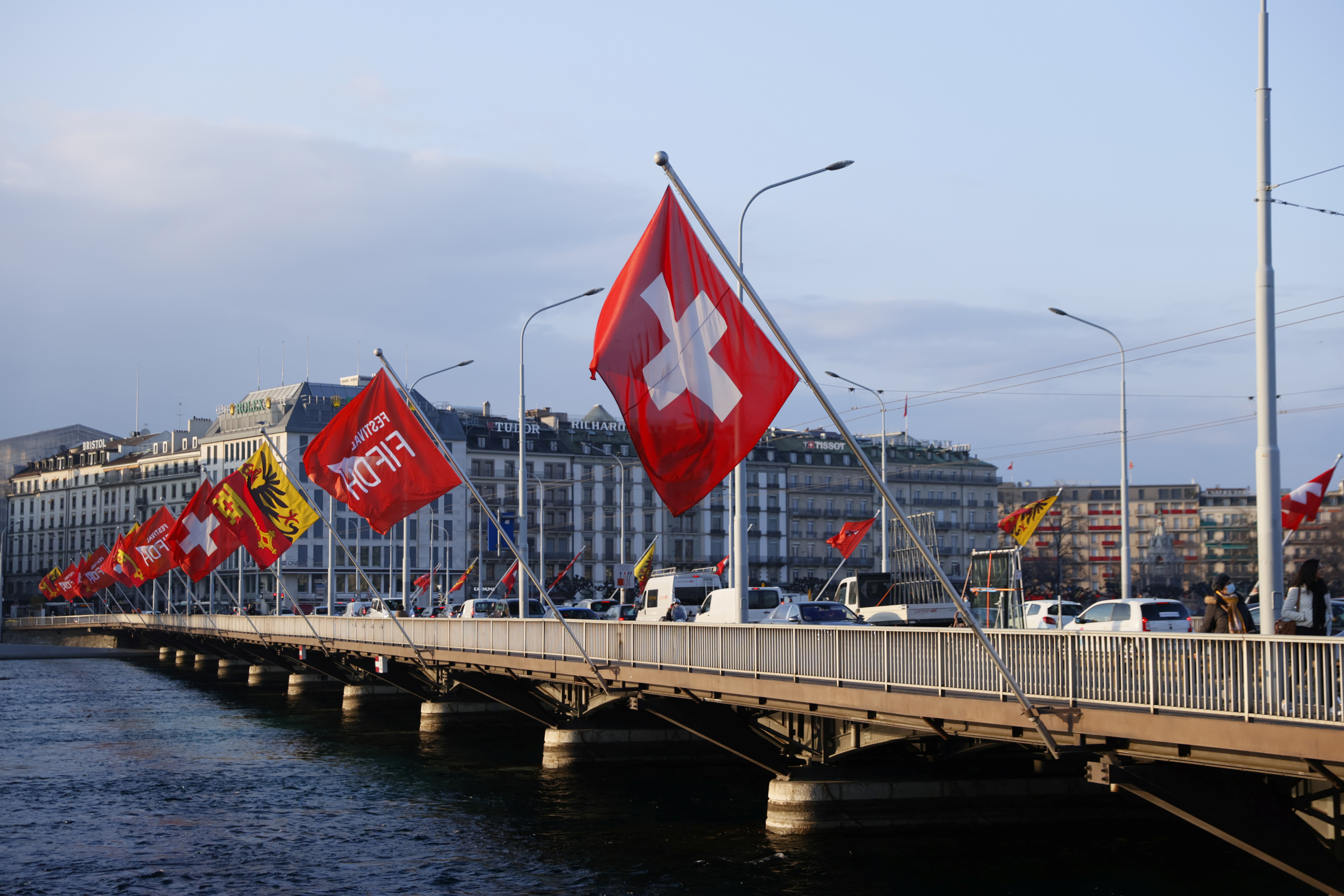 Swiss flag on the Mont-Blanc bridge, in Geneva
