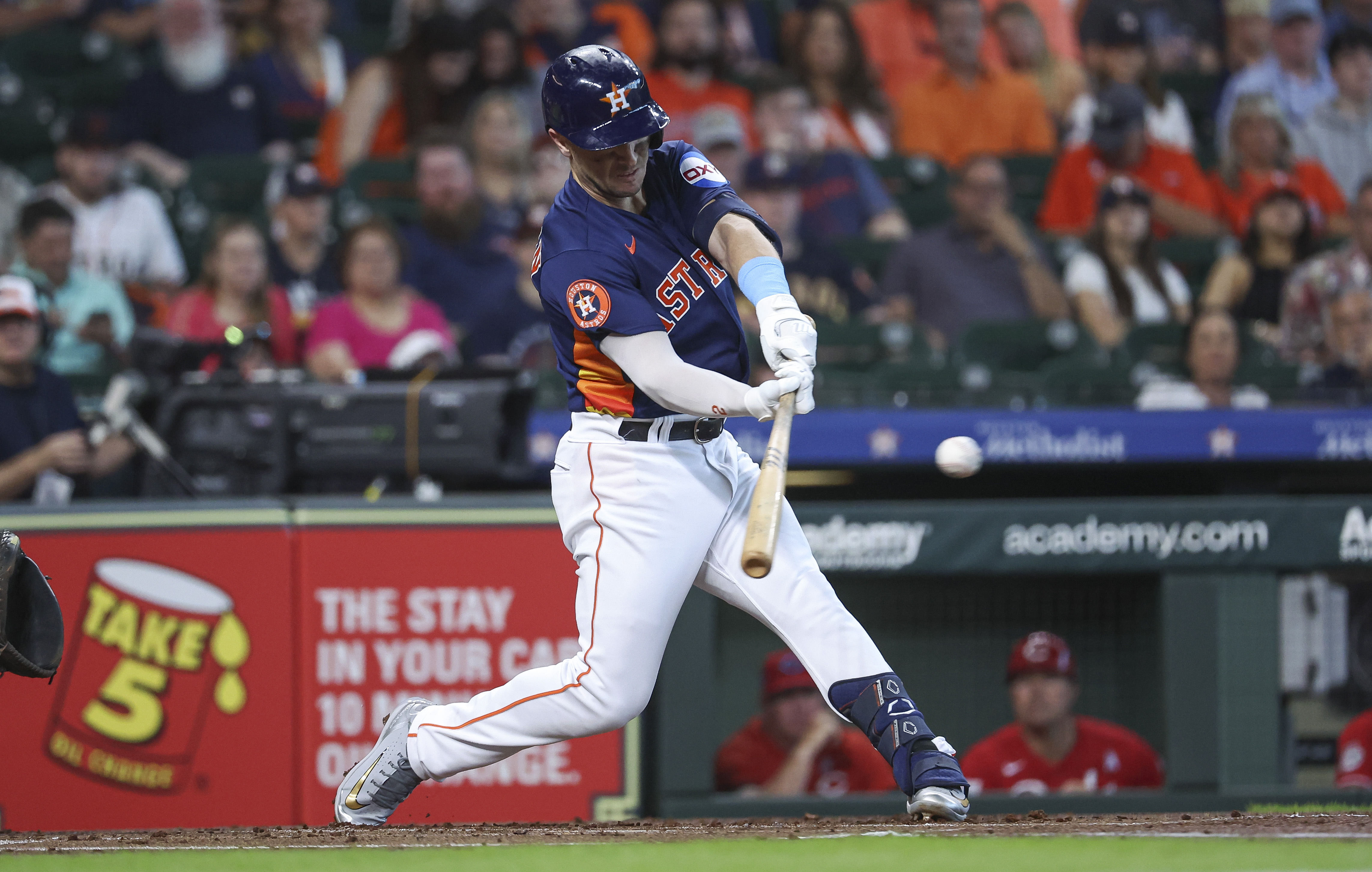 India homers in 10-3 win over Astros; Reds extend longest active
