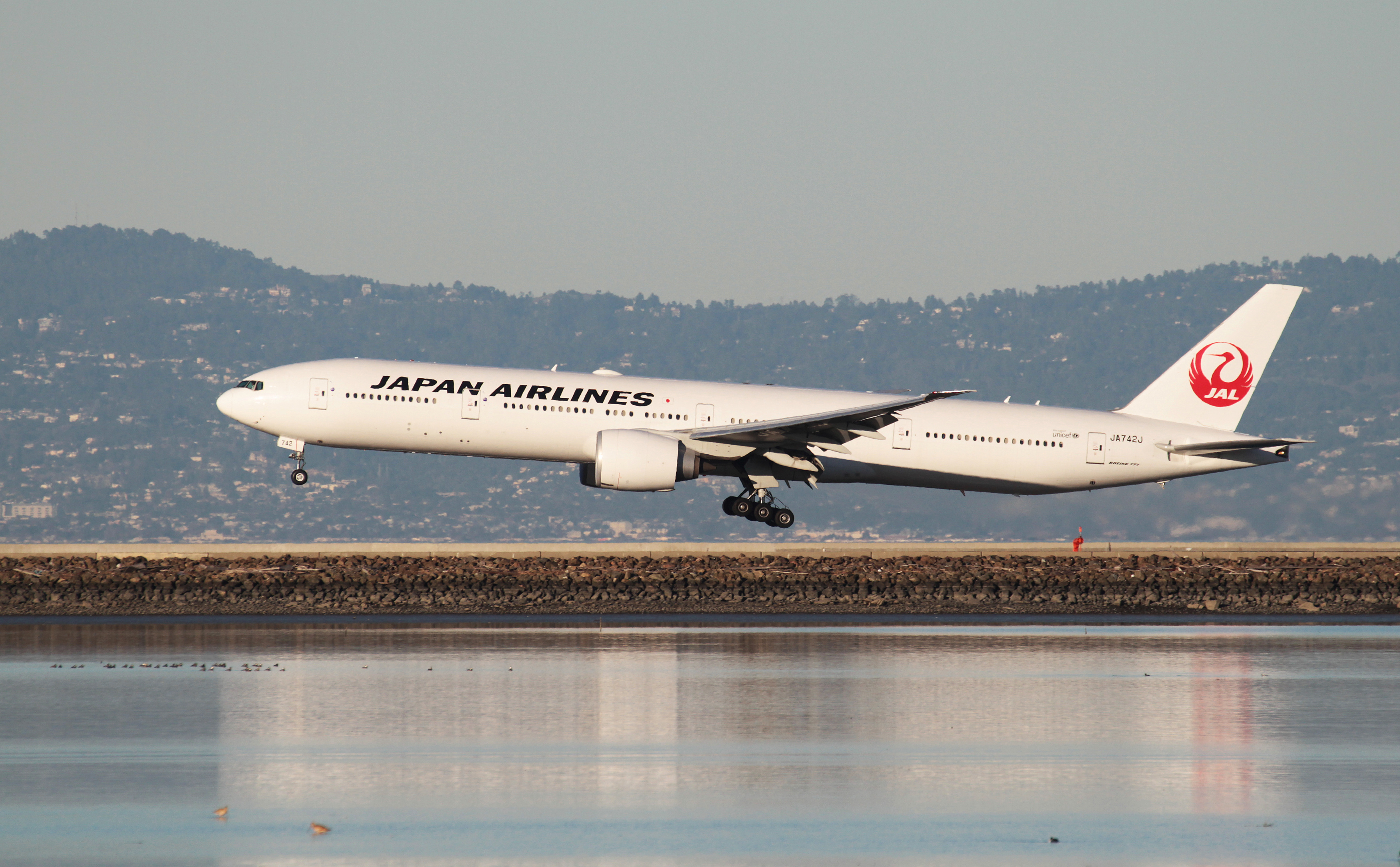 A Japan Airlines Boeing 777 lands at San Francisco International Airport, San Francisco