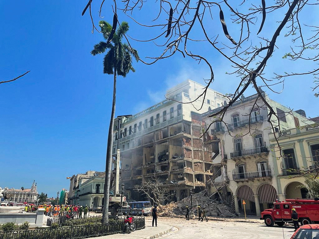 Aftermath of explosion at Hotel Saratoga, in Havana