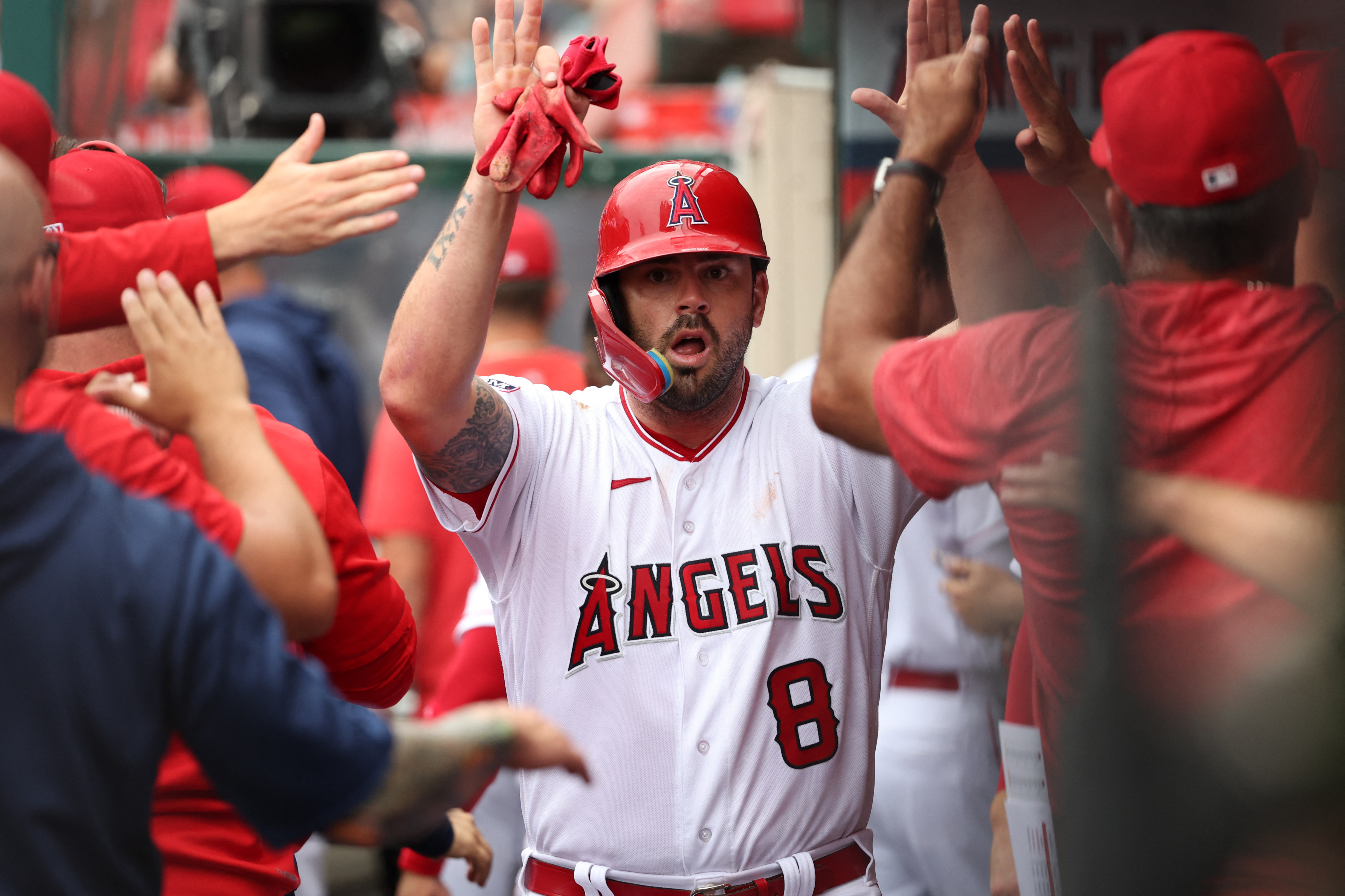 Angels hit four homers in win over Pirates