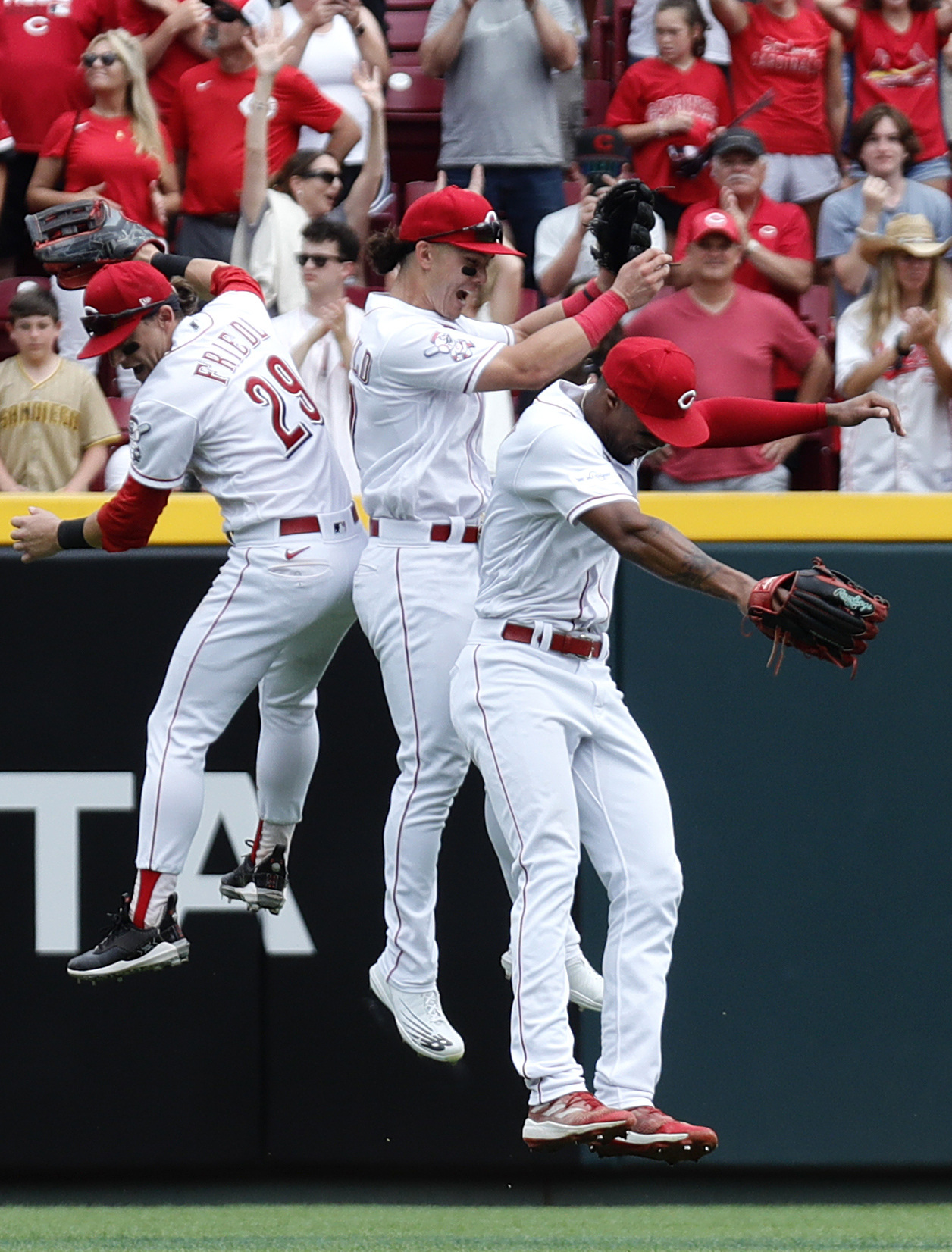 Tyler Stephenson's blast lifts Reds over Padres