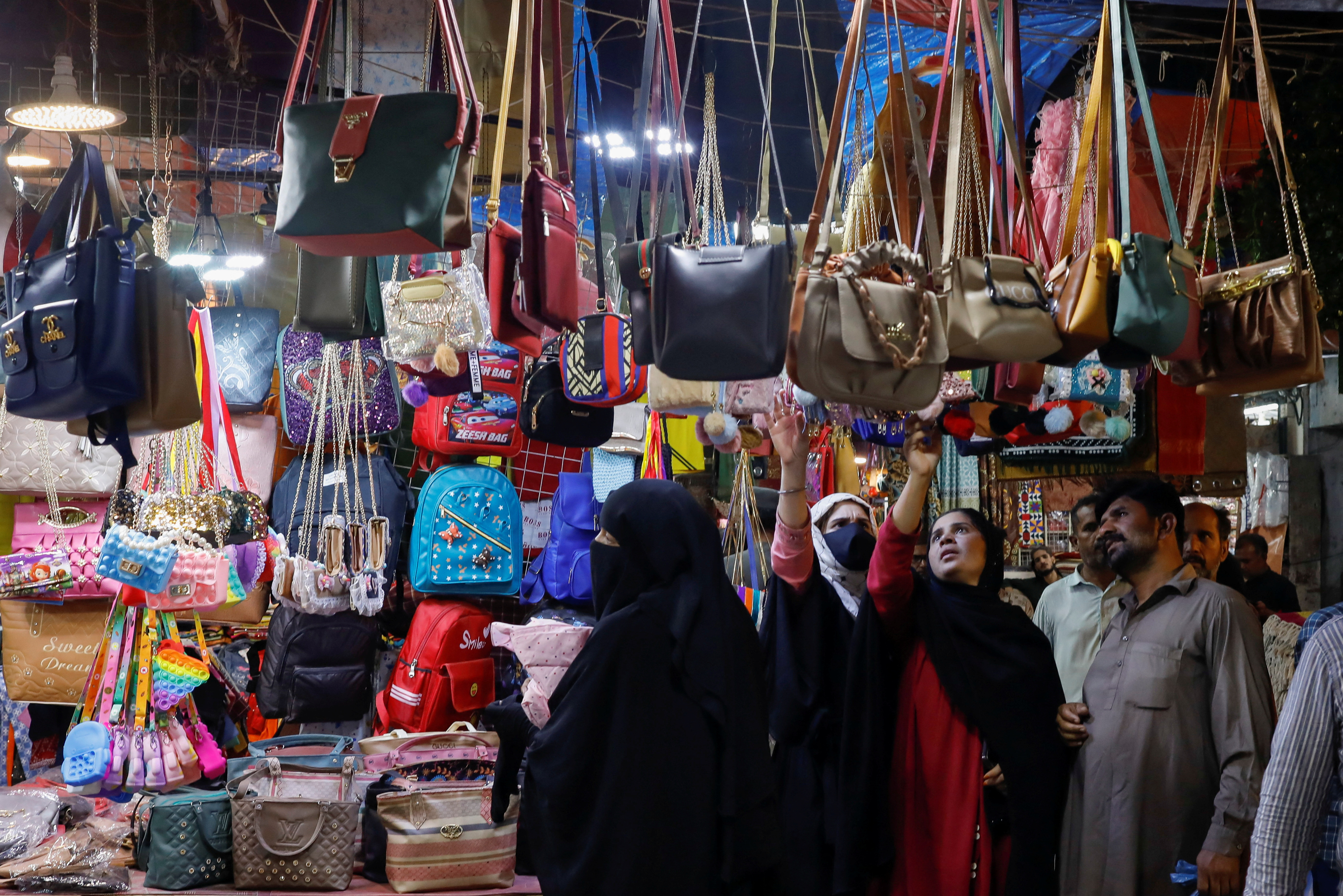 Branded Ladies Purse Wholesale Market in Lahore, Branded Ladies Bags