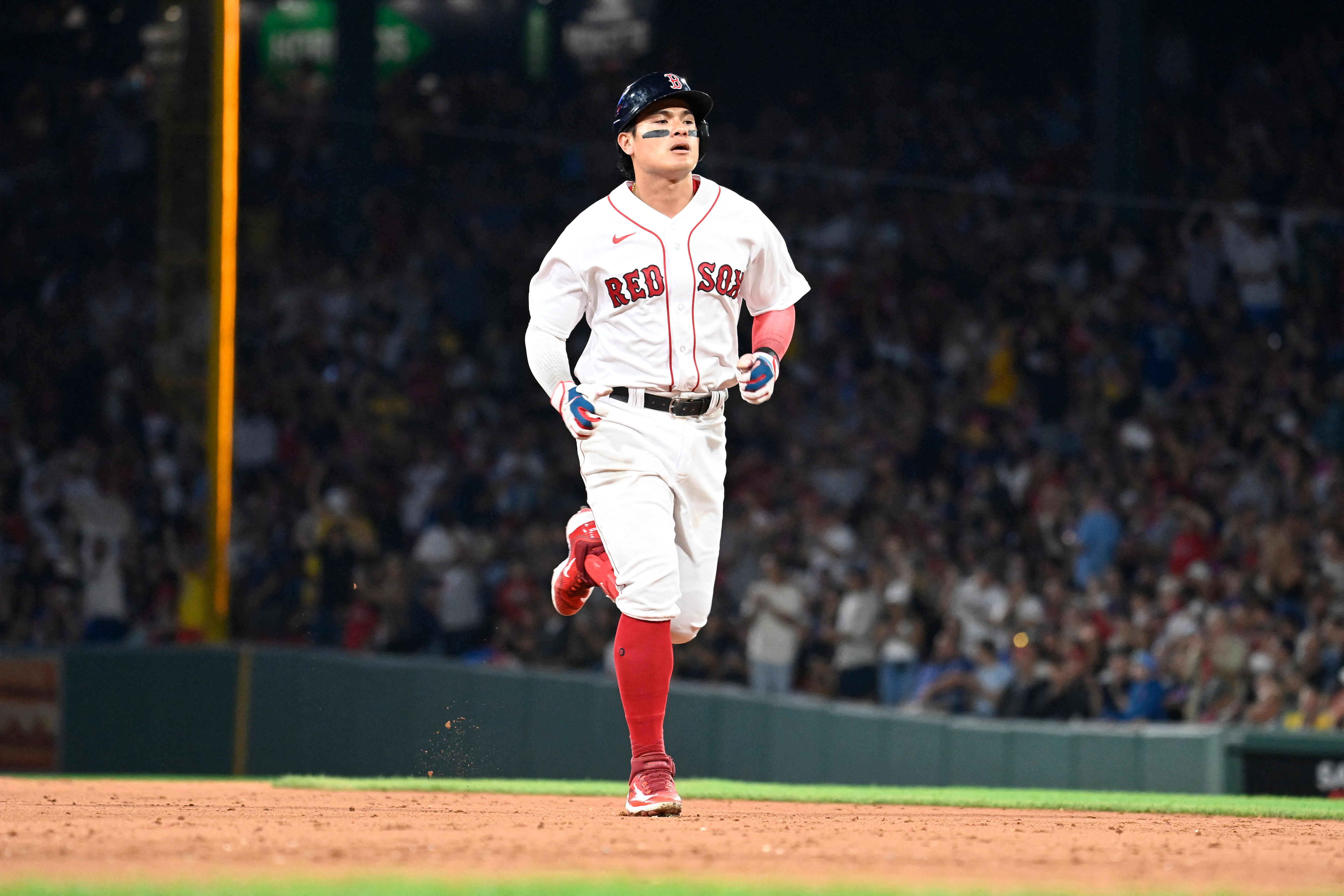 Davis Schneider homers in debut as Jays down Red Sox