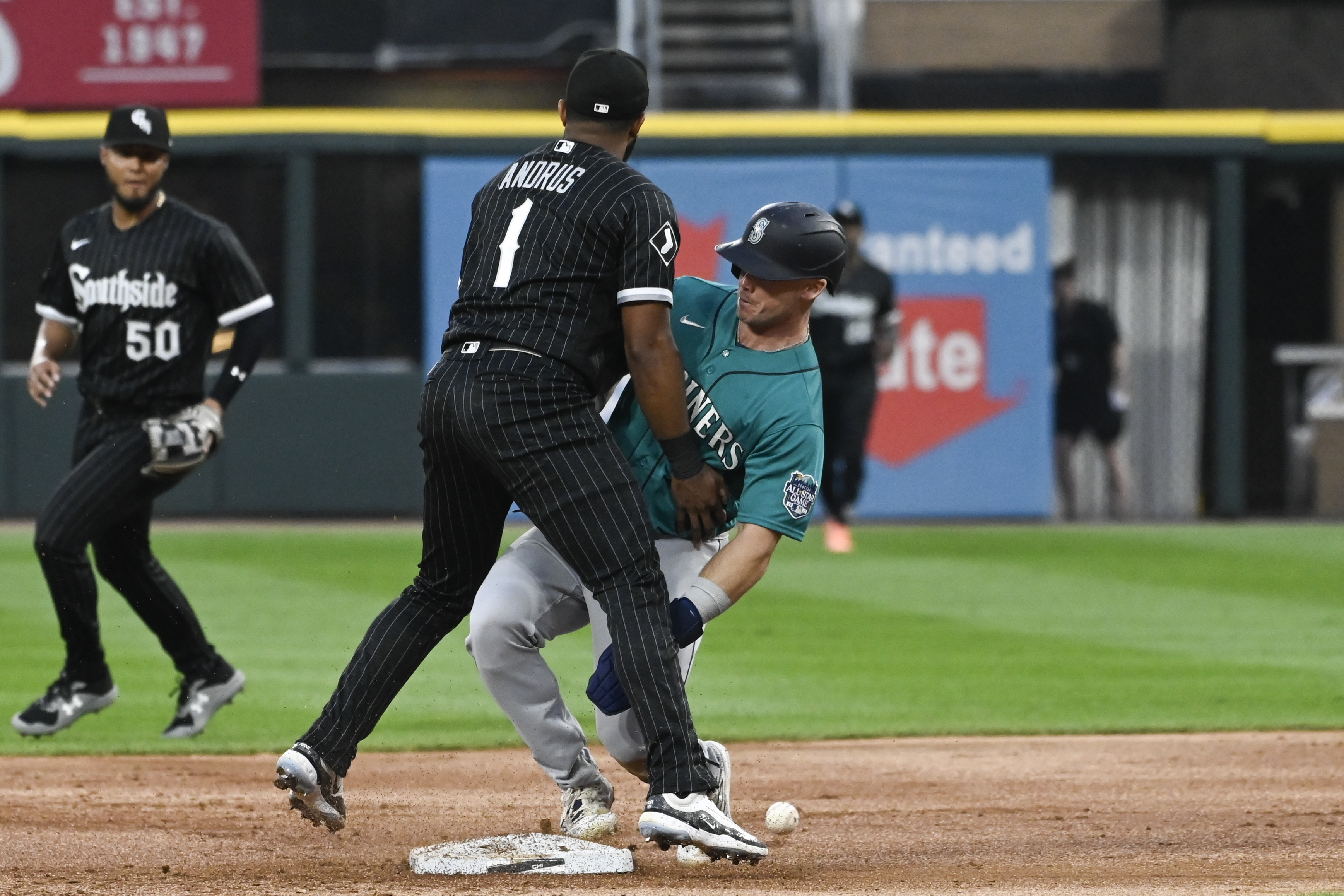Cal Raleigh, Mariners dismantle White Sox 14-2
