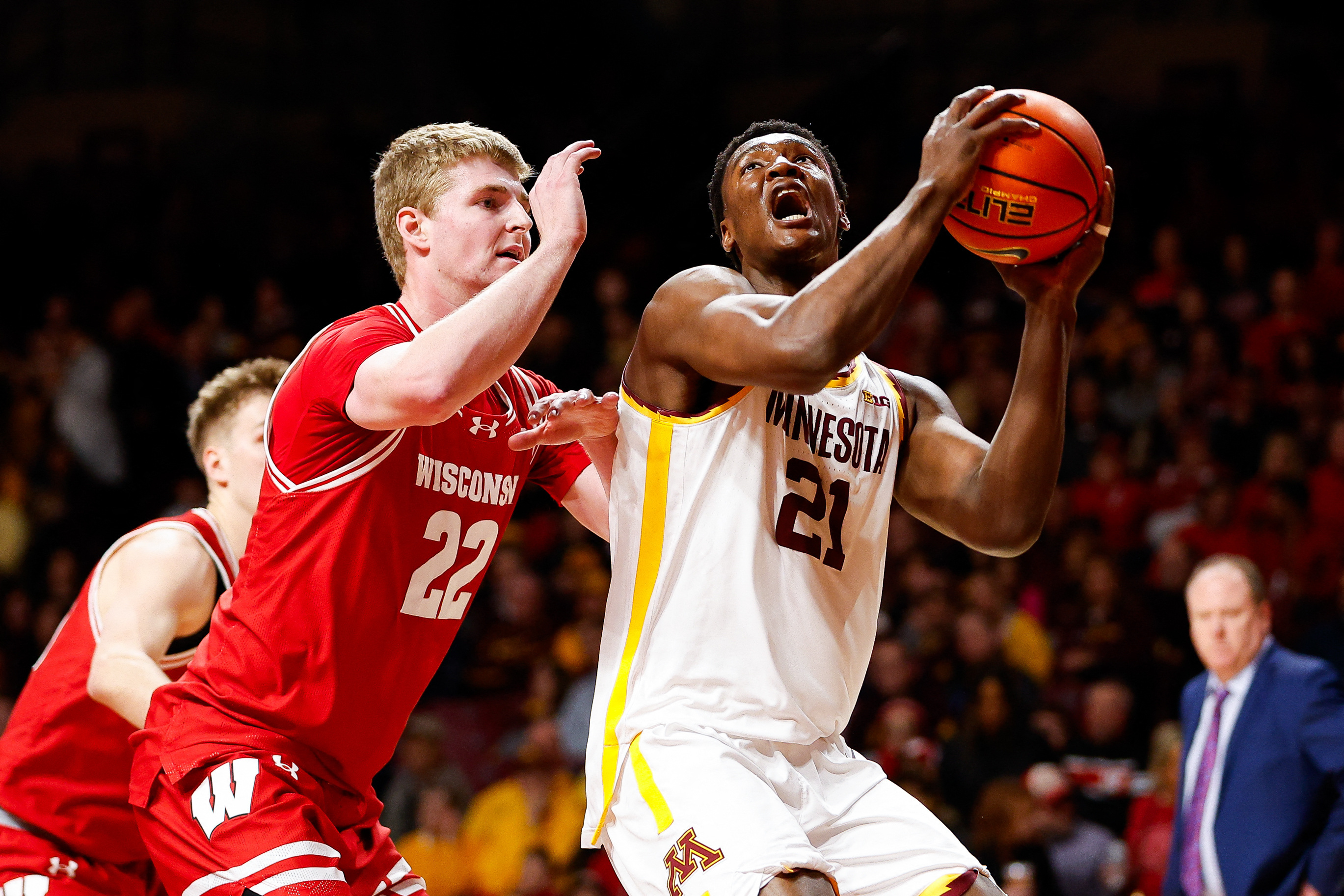 No 13 Wisconsin Escapes Minnesota With 61 59 Win Reuters   XFJGKTUO75KIXKXAYHSQDQ5UZ4 