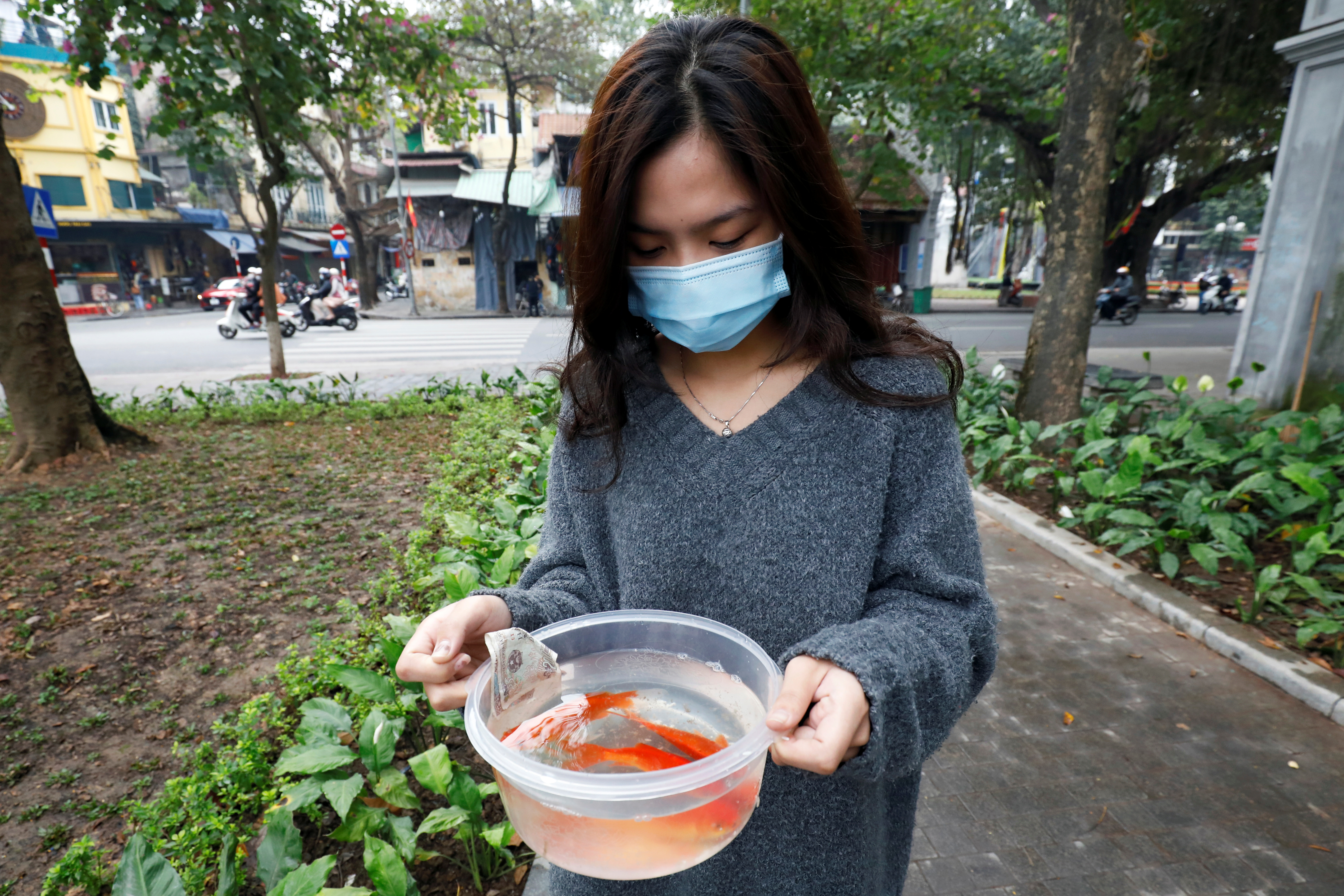 Carp Diem Vietnamese Mark Lunar New Year With Annual Fish Release Reuters