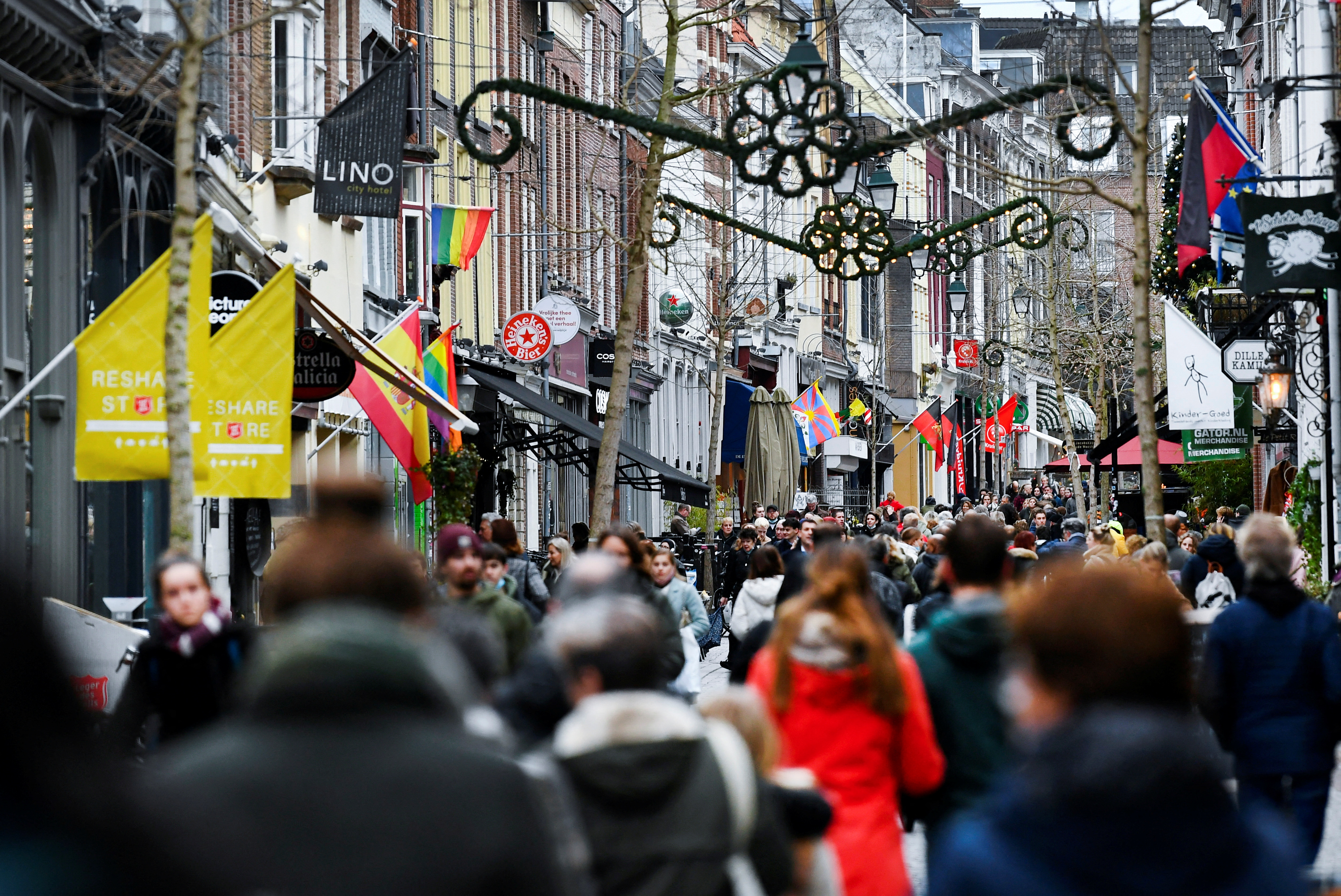 People do their Christmas shopping before the Netherlands go into 