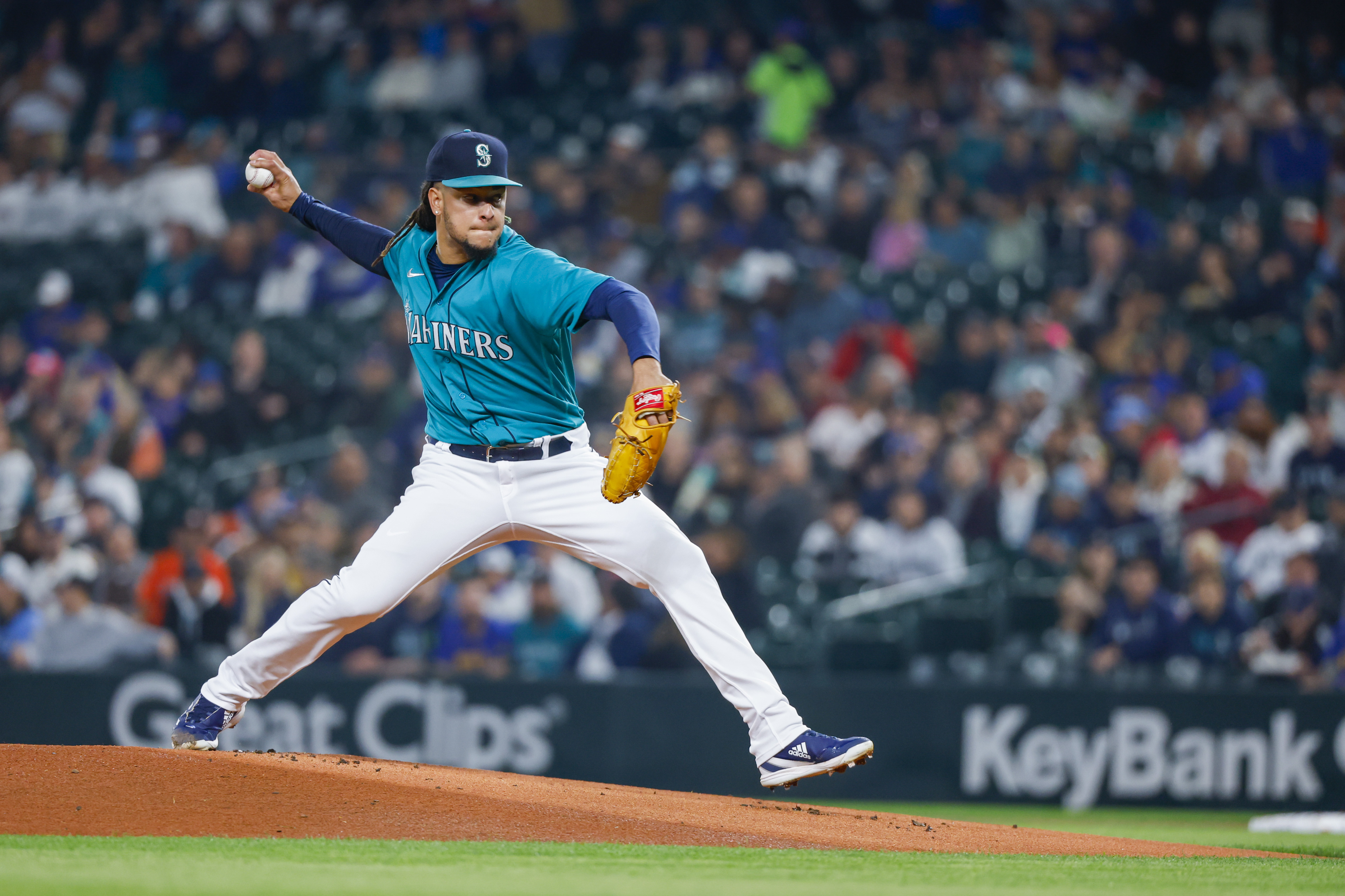 Justin Verlander carries Astros past M's in series opener