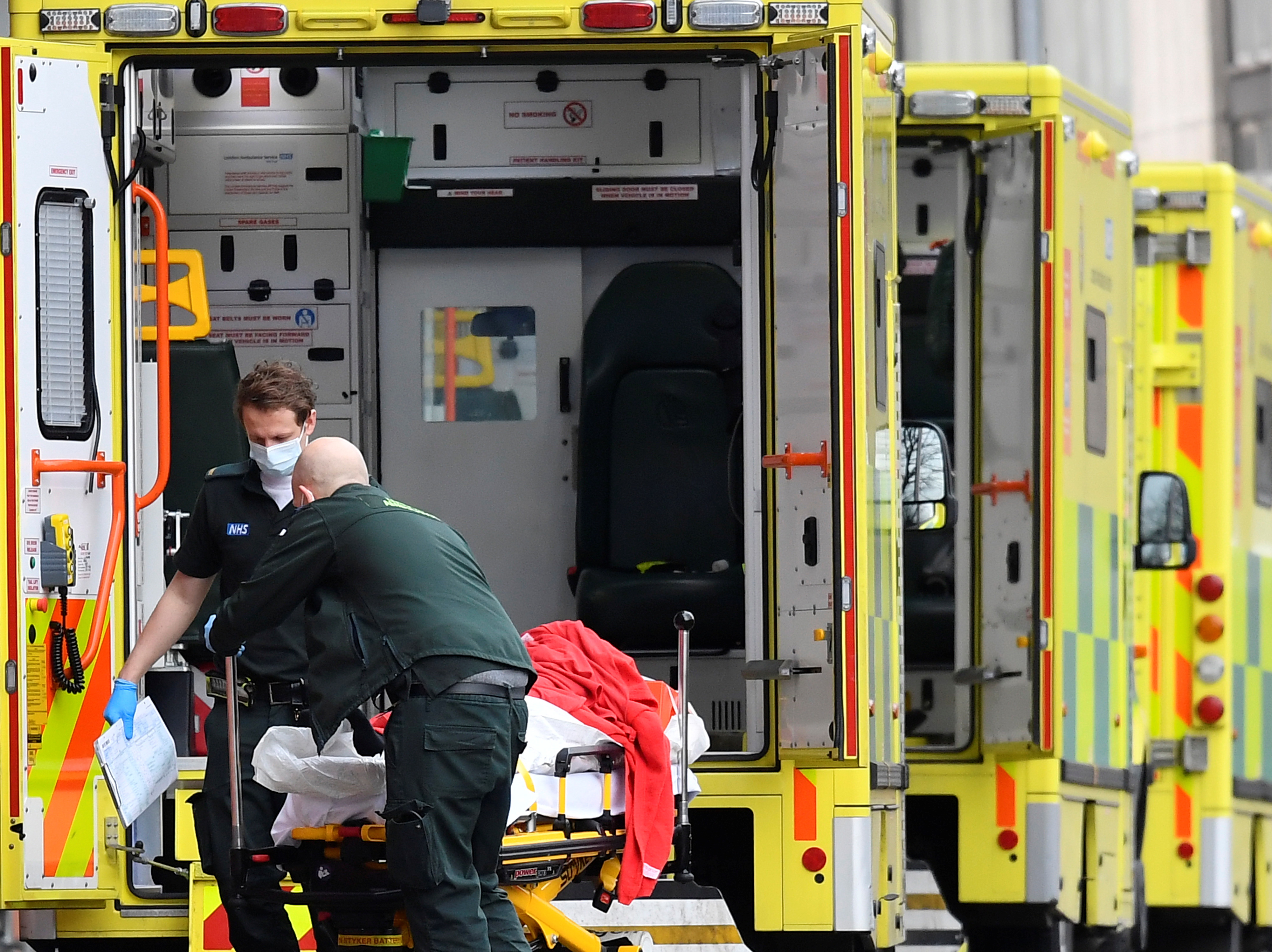 Medical workers bring a patient out of an ambulance, amid the spread of the coronavirus disease (COVID-19) pandemic, outside Royal London Hospital, in London, Britain, January 17, 2021. REUTERS/Toby Melville