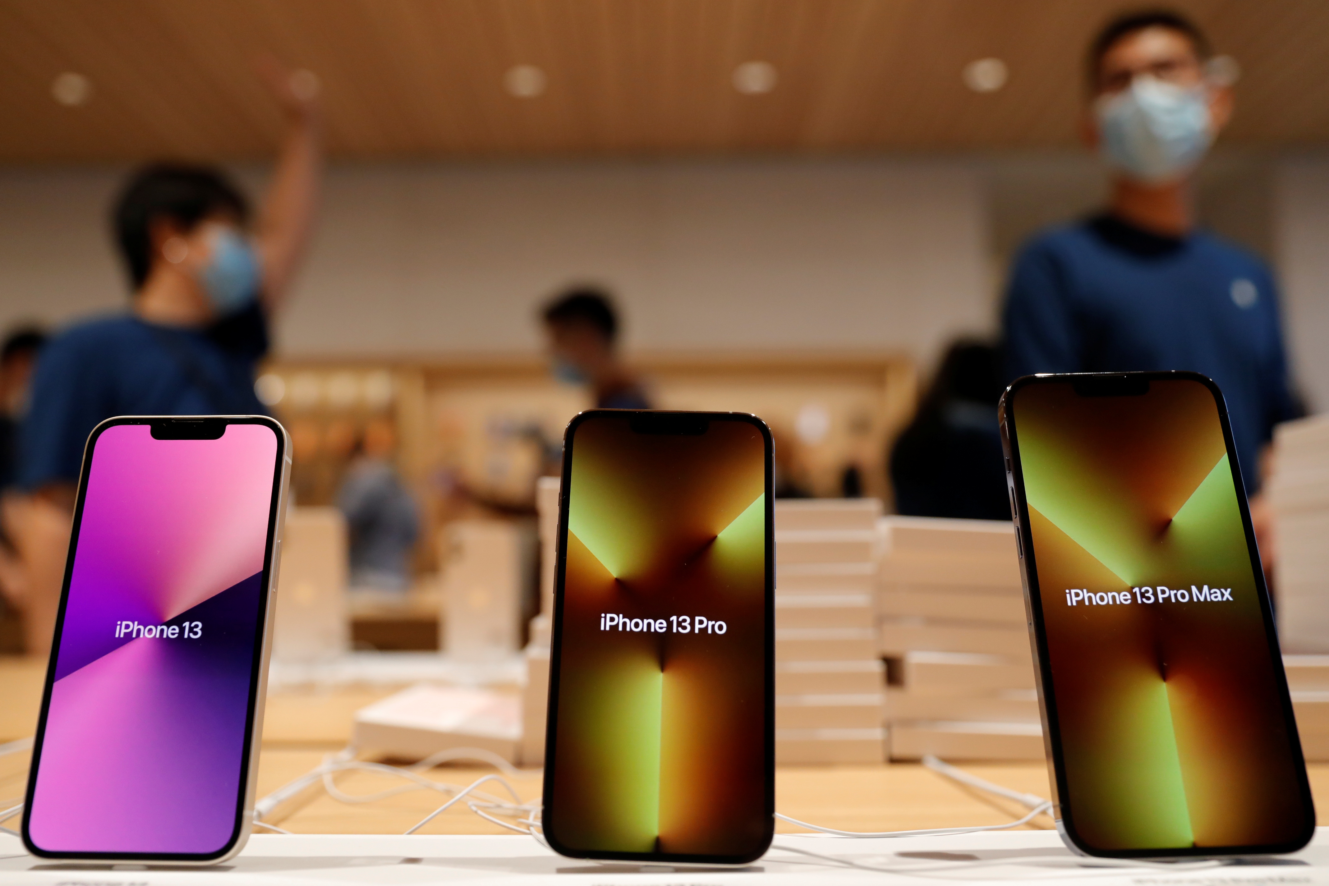 Apple iPhone 13 series goes on sale in Beijing