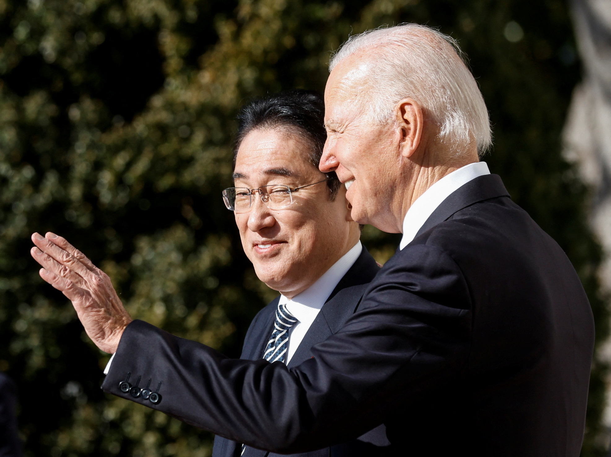 Biden tells Kishida U.S. strongly supports defense of Japan | Reuters