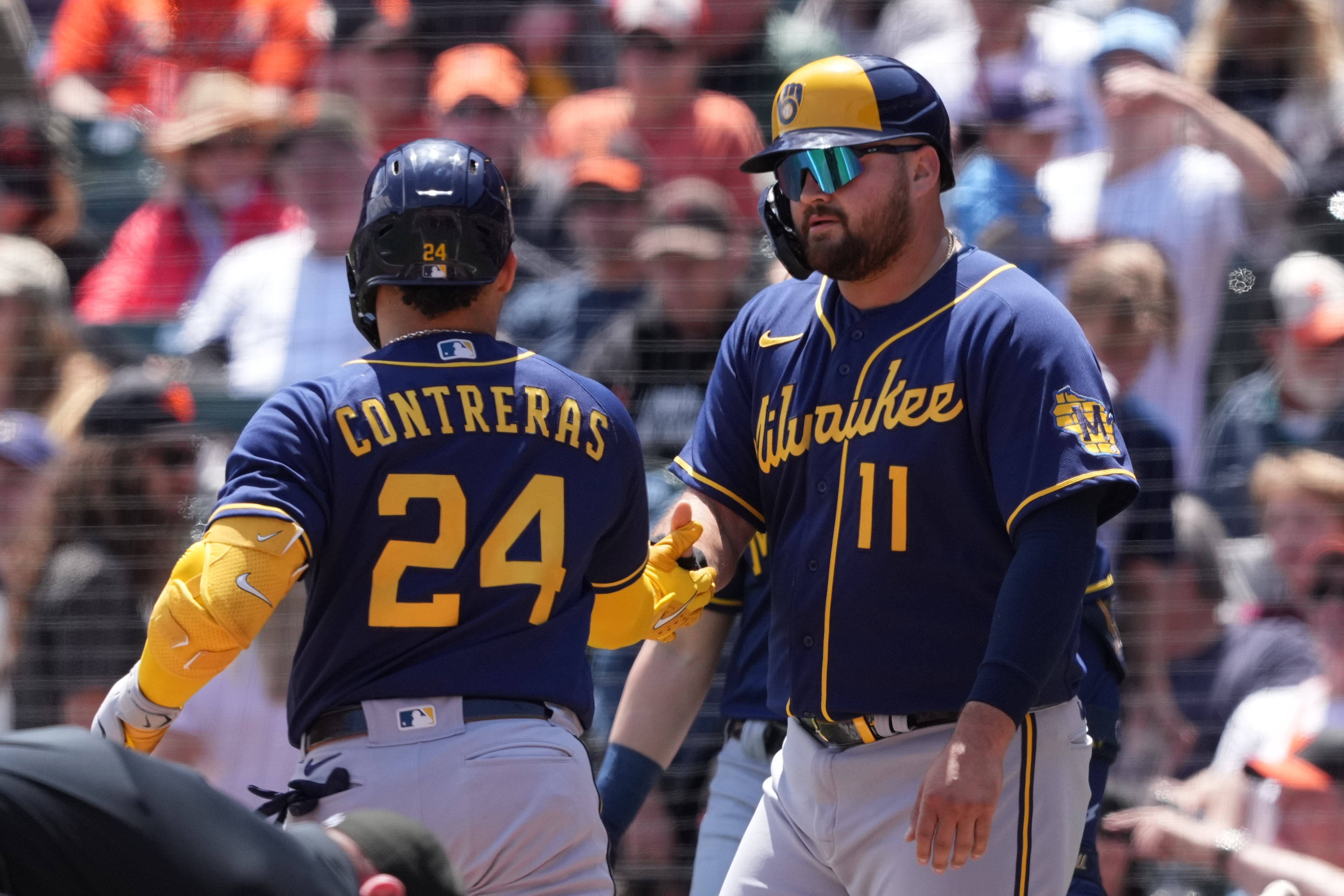 Brewers power past Giants to snap 6-game losing skid