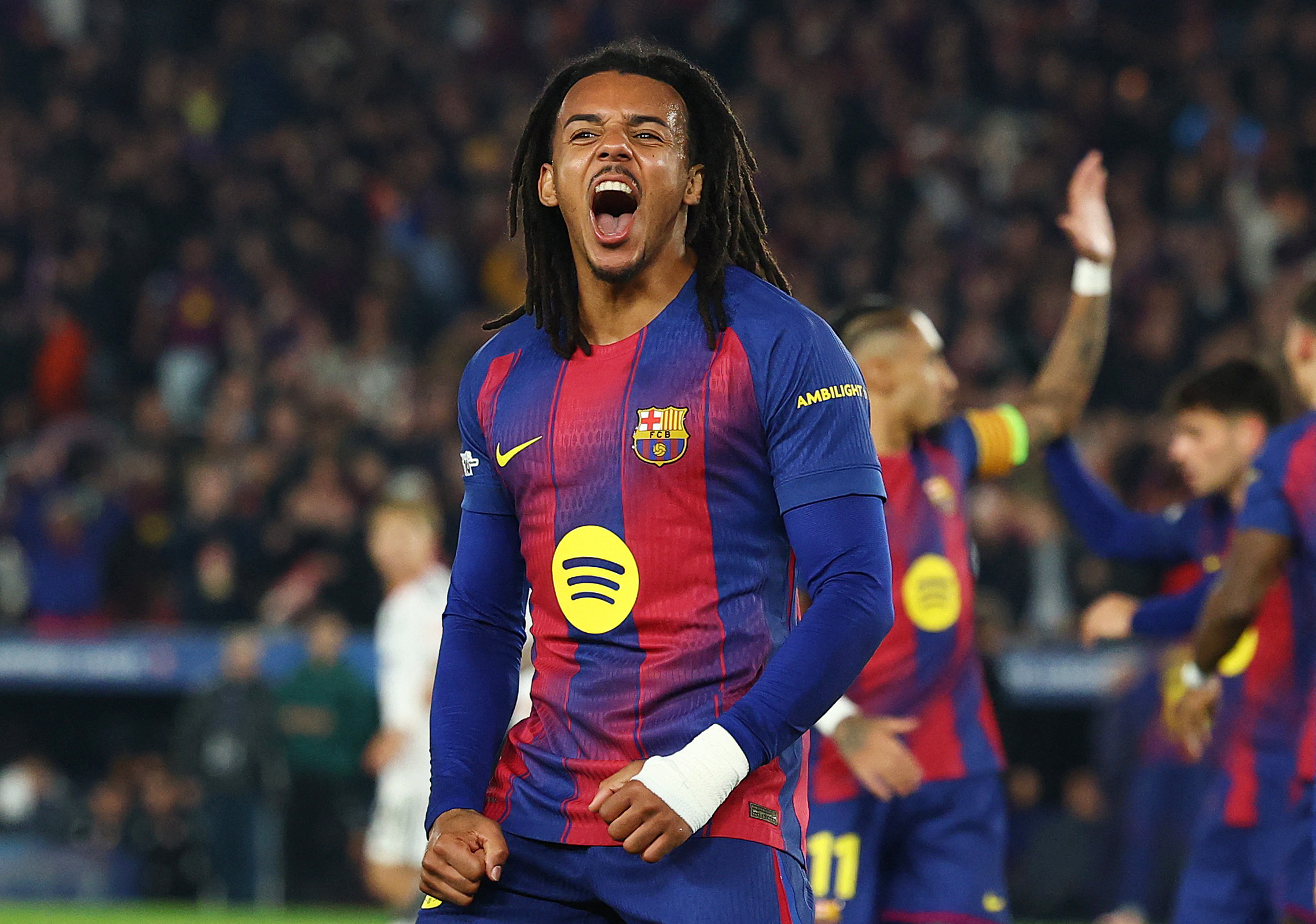 Kounde headers give Barcelona 2-1 win over Frankfurt | Reuters