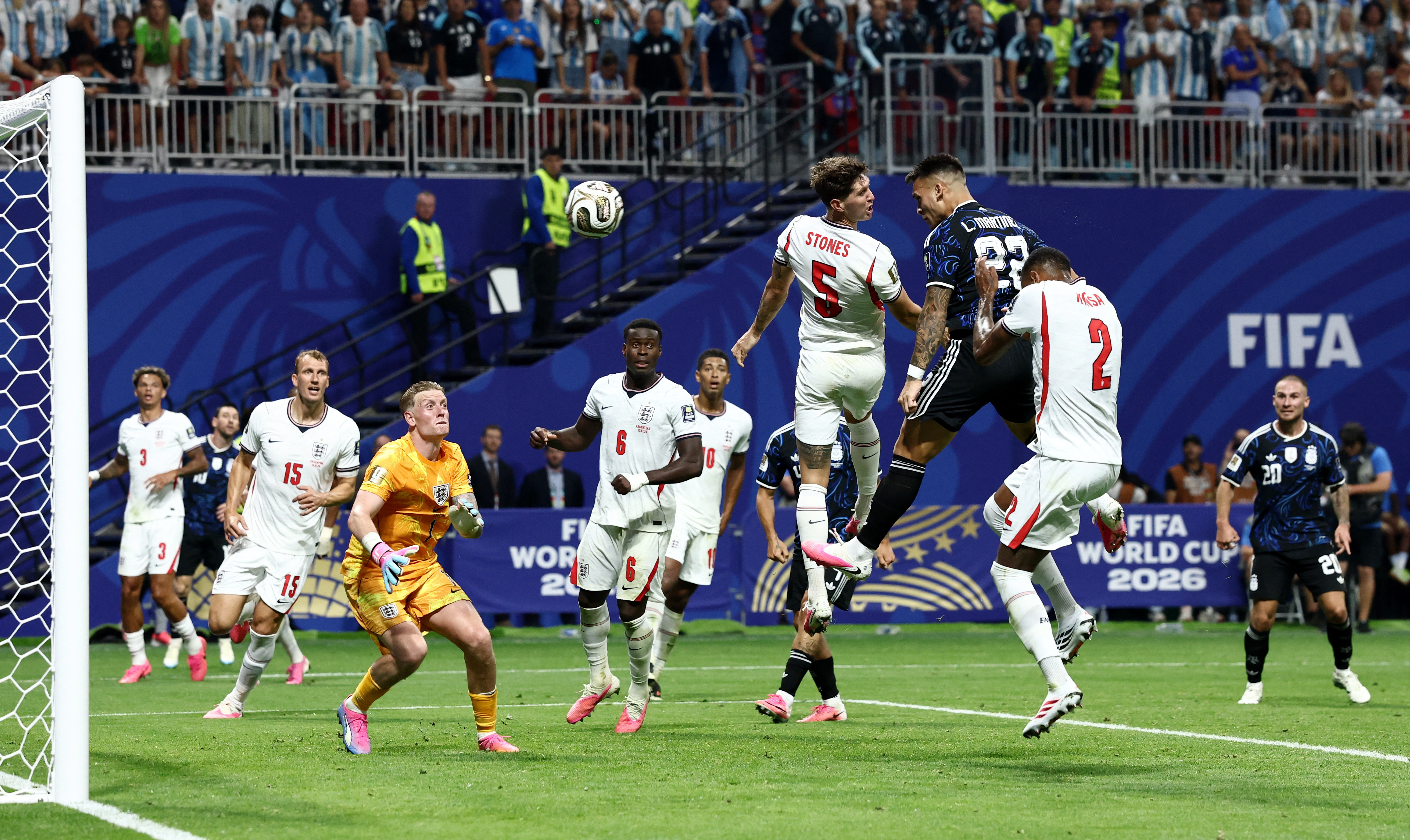 サッカー＝逆転弾マルティネス「夢見たゴール」、イングランド撃破に