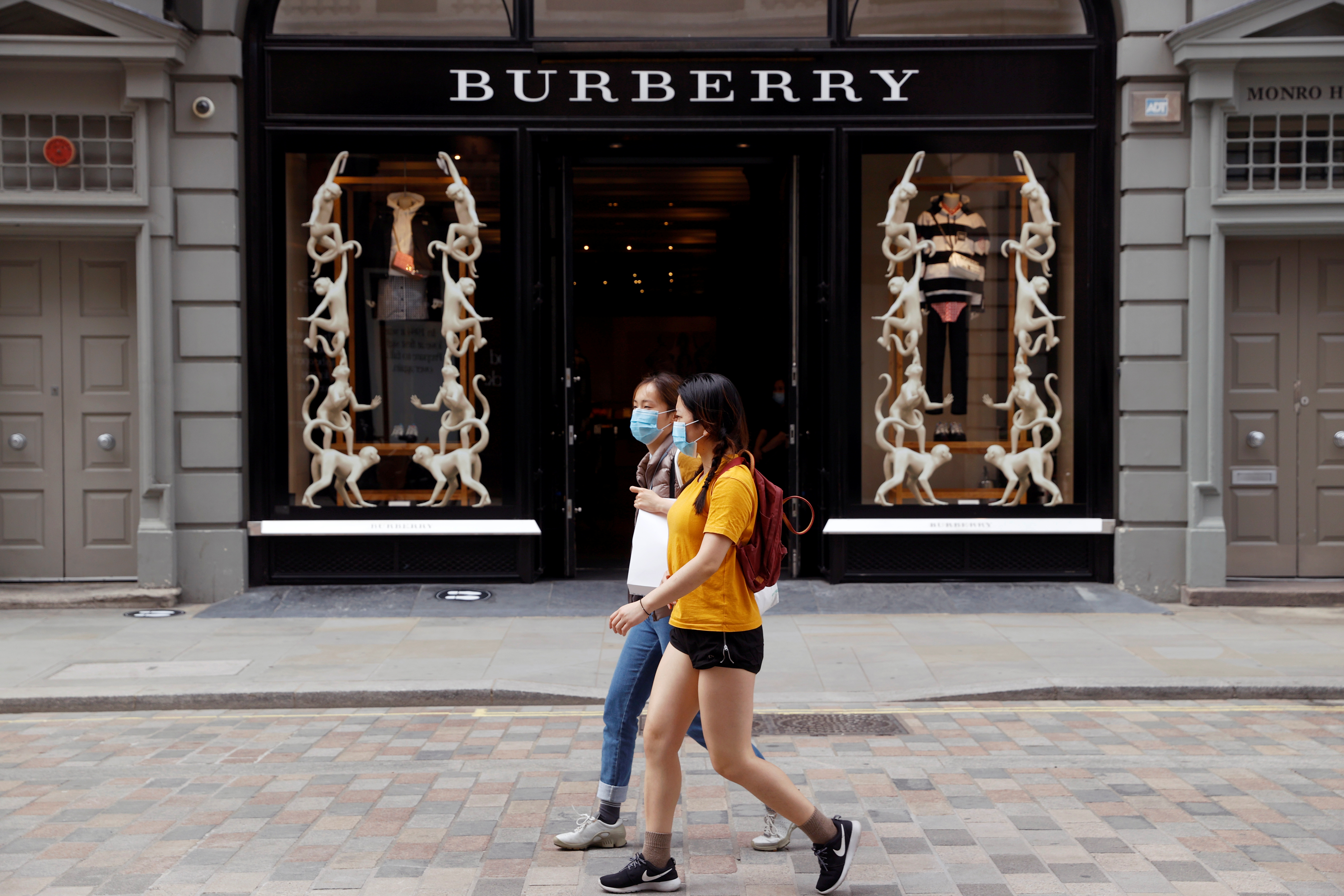 het is nutteloos Thespian Of later Burberry's cautious margin outlook takes shine off sales recovery | Reuters
