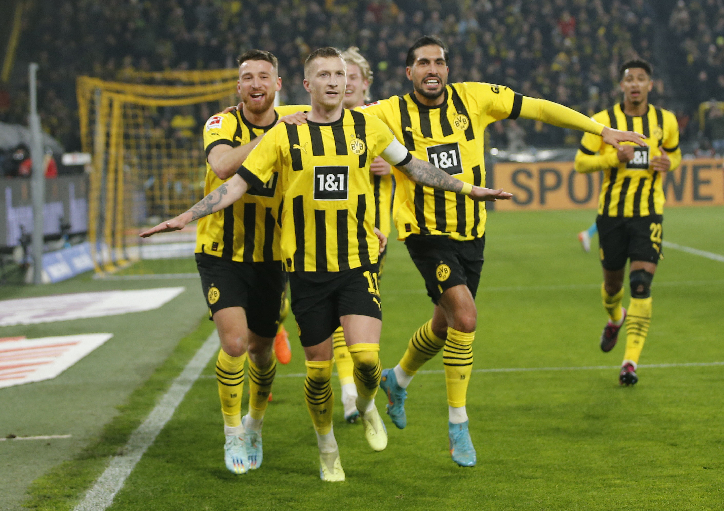 Dortmund captain Reus extends deal to 2024-club | Reuters