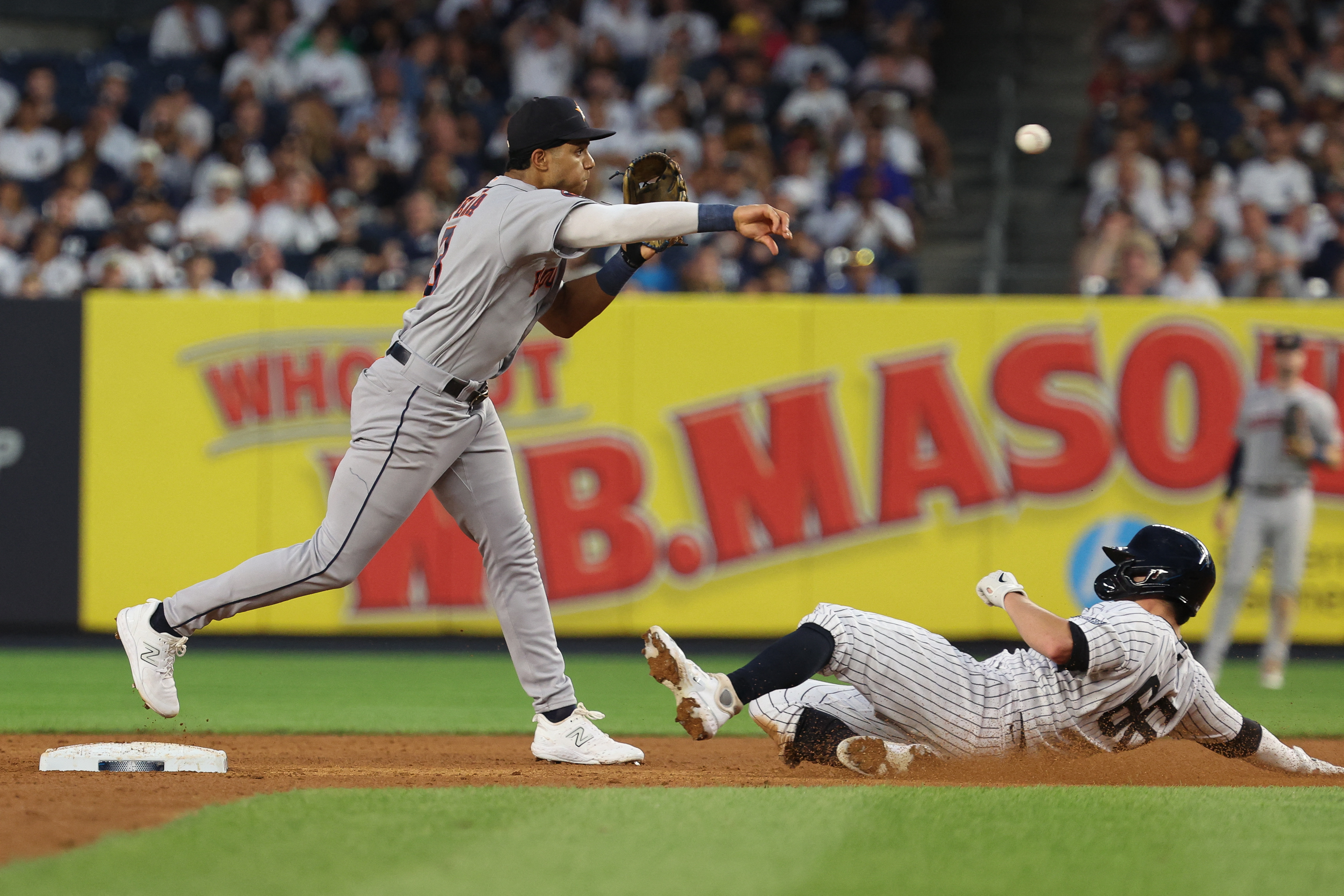 Astros bomb Yankees' Luis Severino, win 7-3