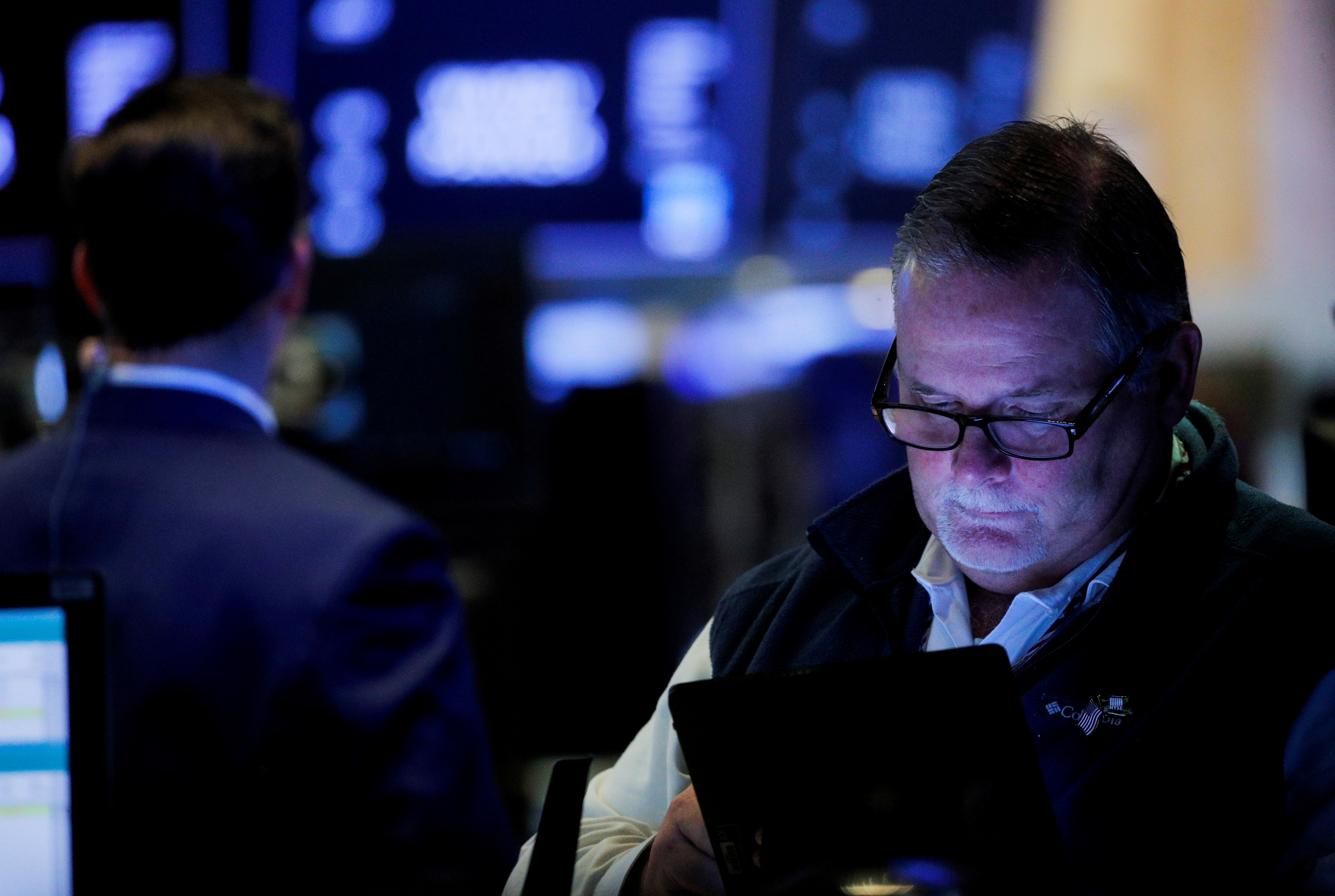 Traders work on the floor of the New York Stock Exchange (NYSE) in New York City, U.S., September 29, 2021. REUTERS/Brendan McDermid
