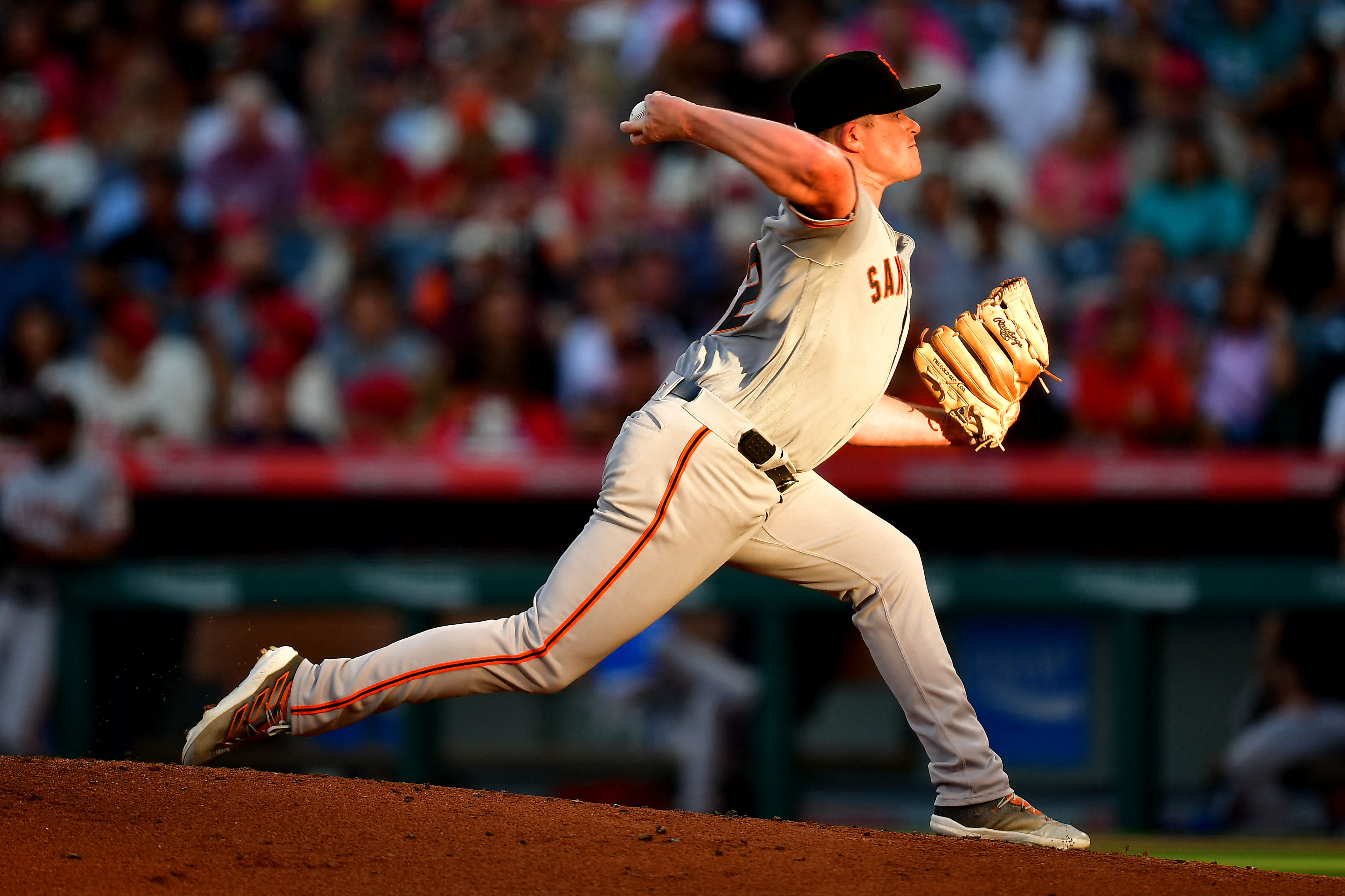 Giants score 6 runs in 9th to rally past Angels Reuters