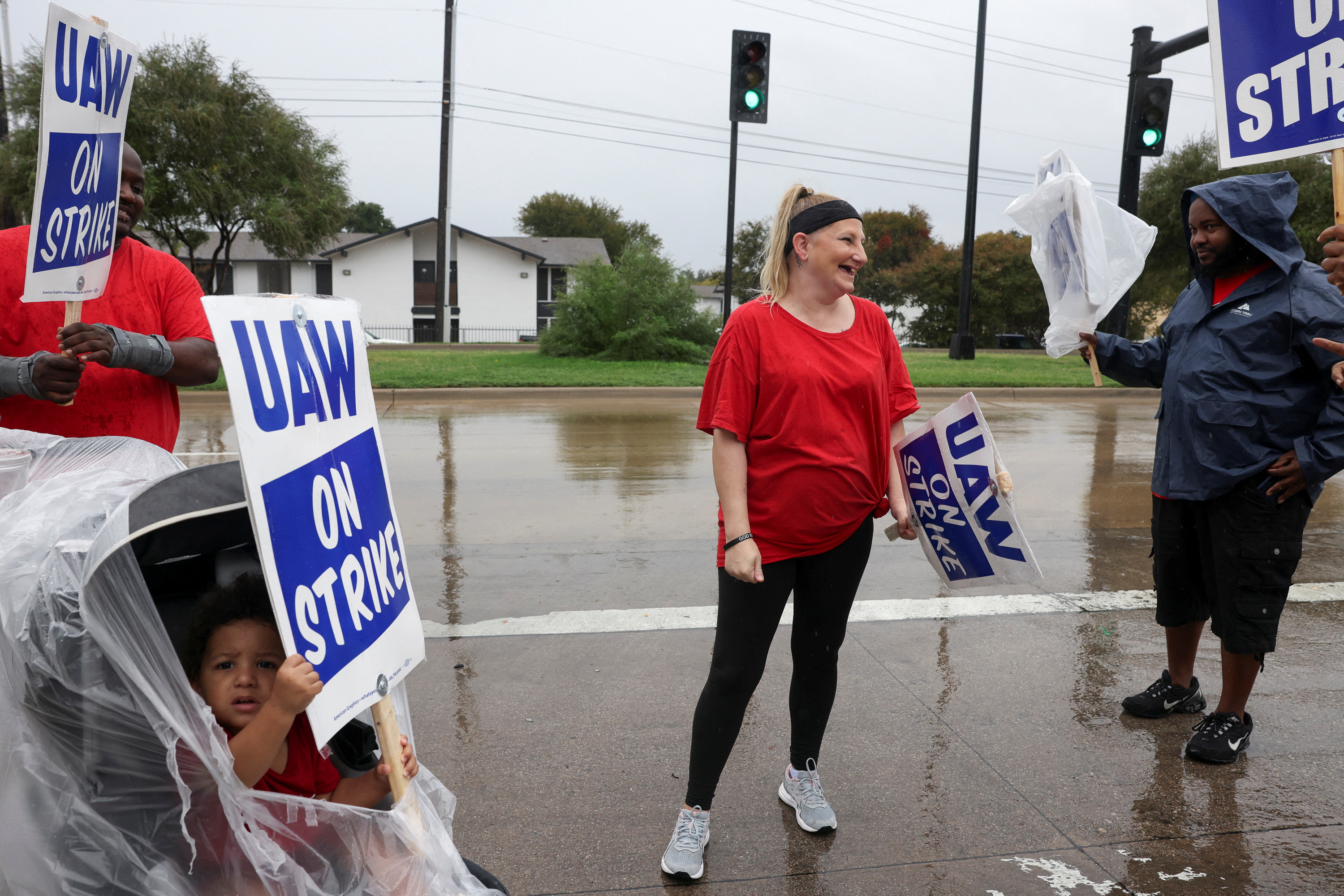 GM to include battery factory workers in UAW contract, strike expansion  pauses - Hindustan Times