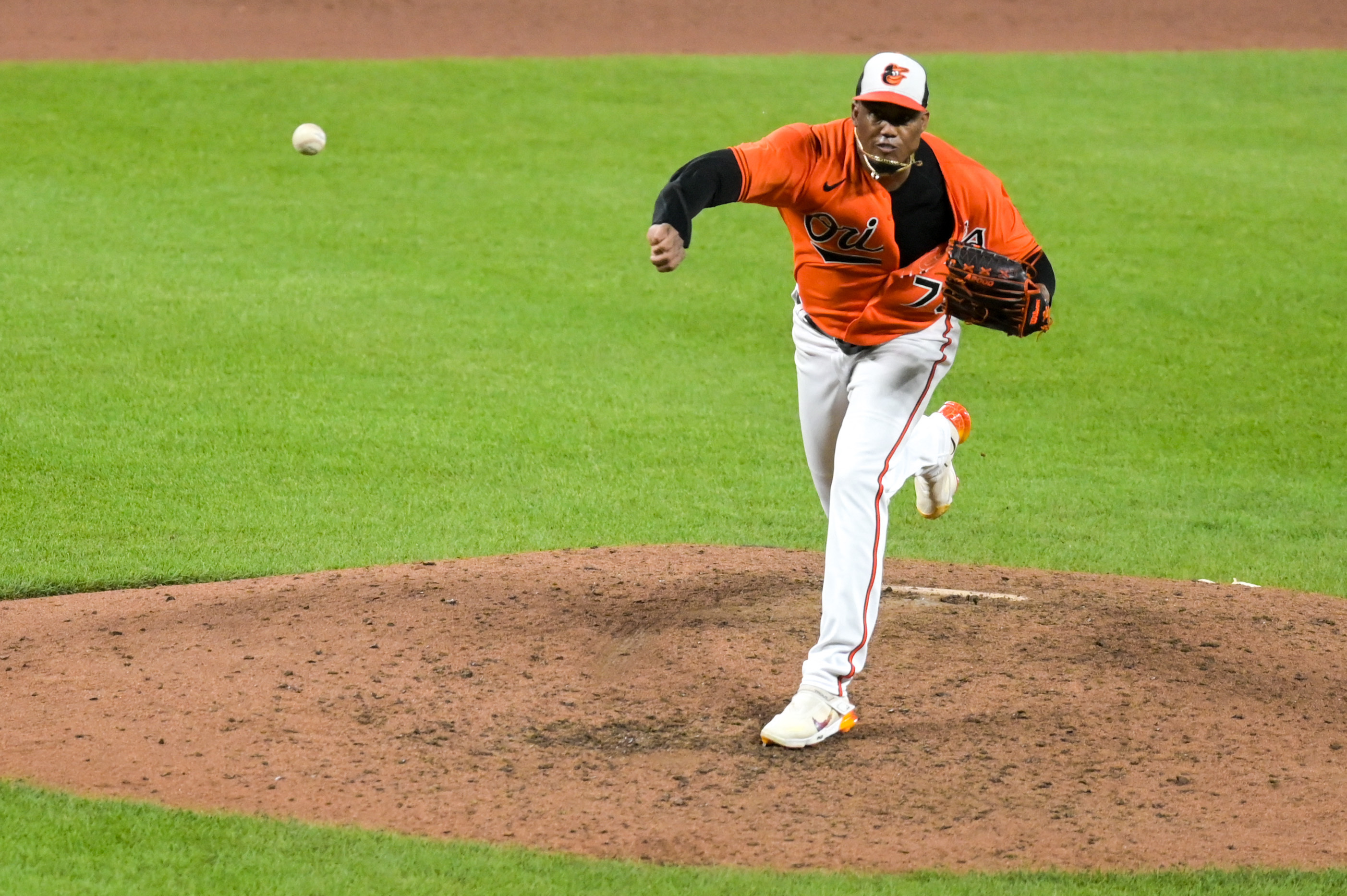 Orioles overcome 4-run hole vs. Marlins, win 7th straight