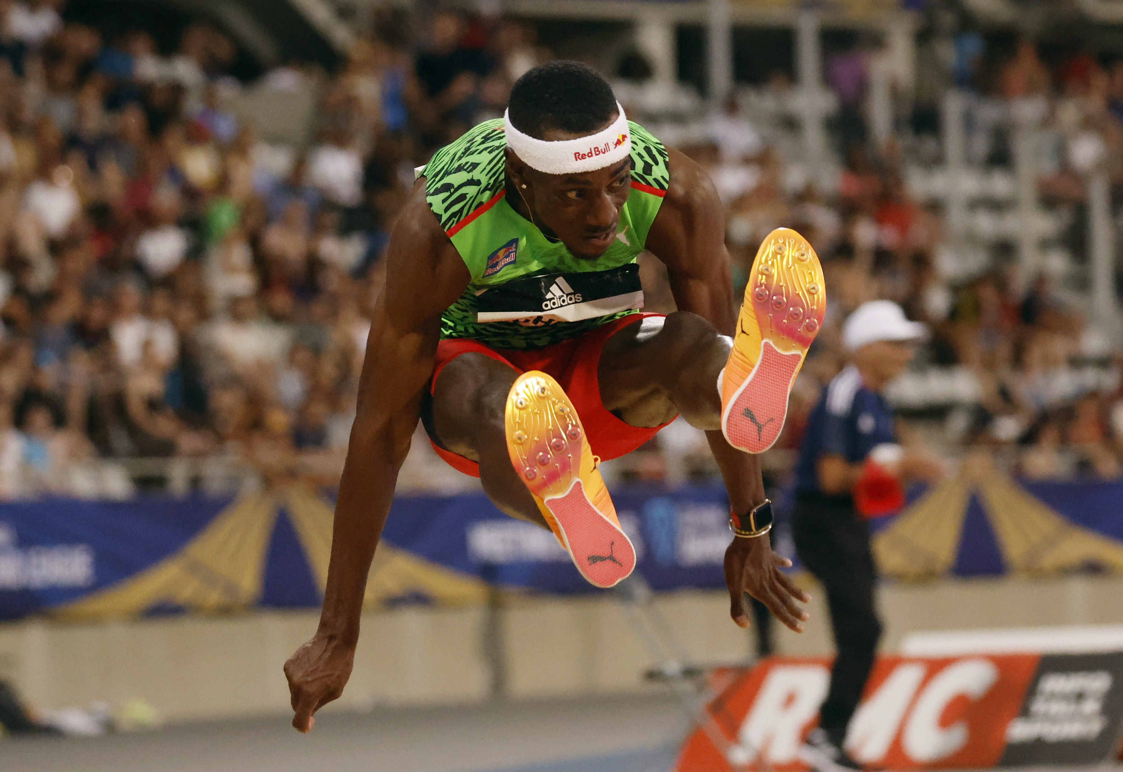 Pichardo eases to world jump gold Reuters
