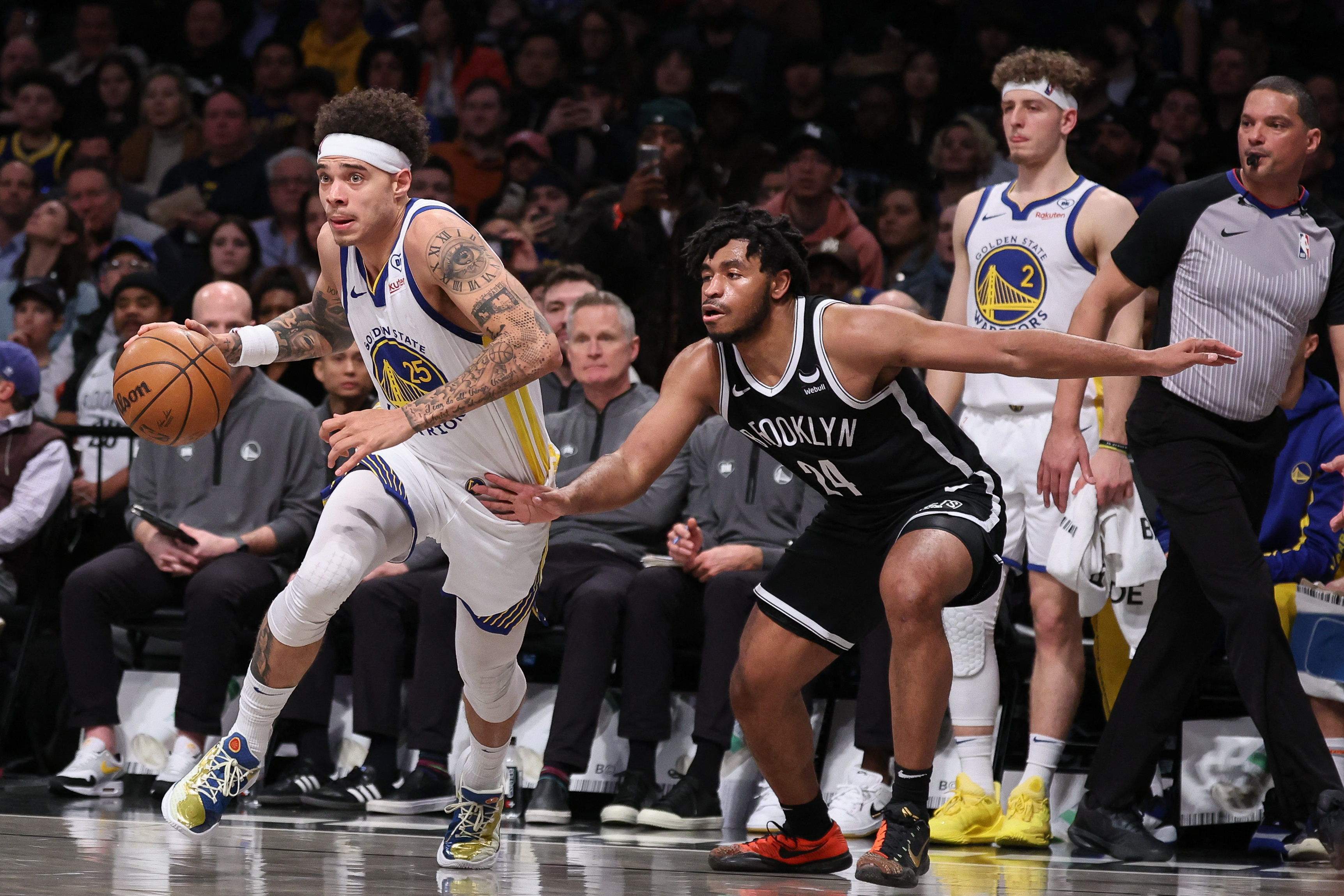 Stephen Curry, Warriors pull away for win over Nets