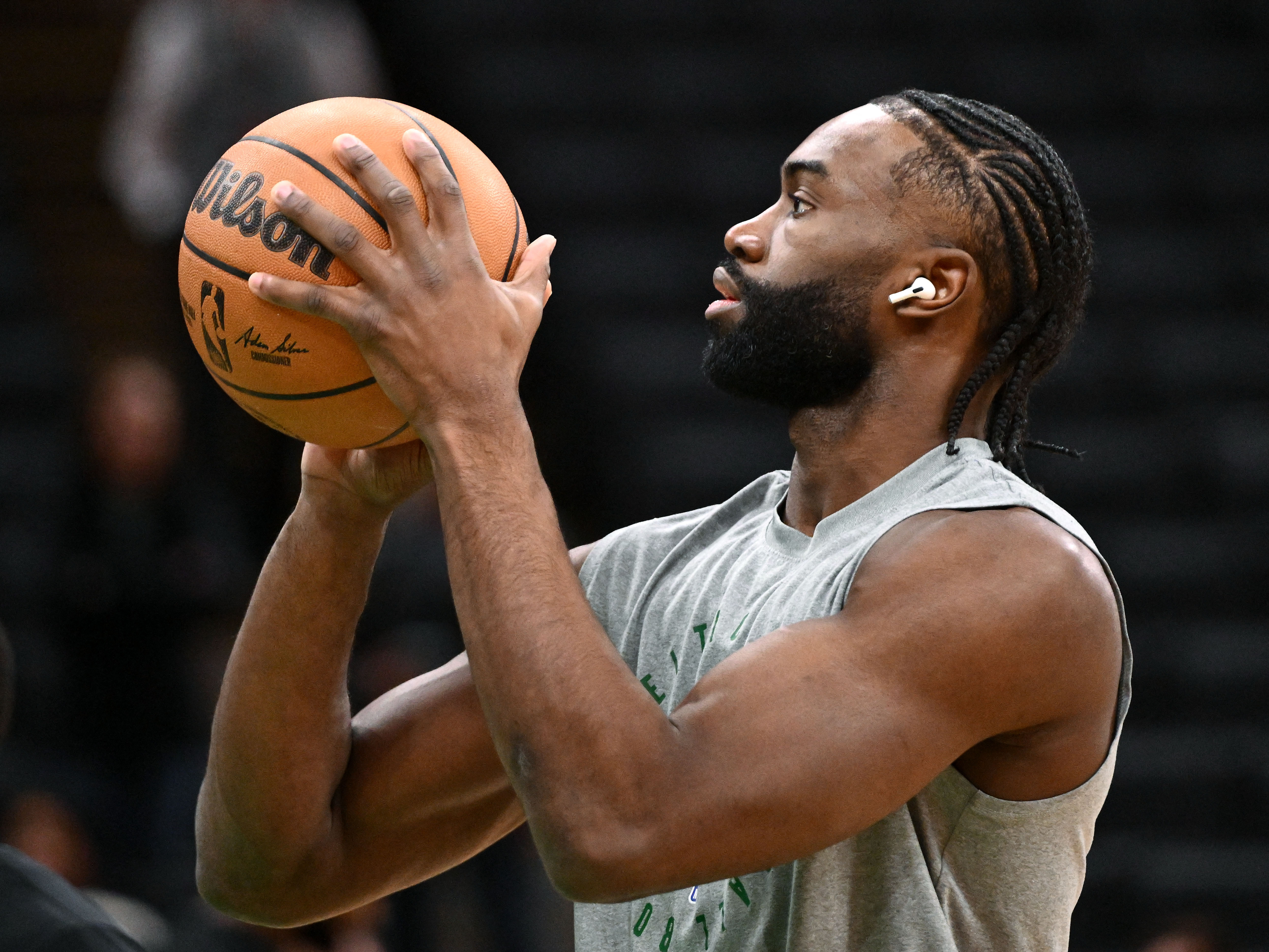 Hawks sneak by struggling Celtics in OT | Reuters