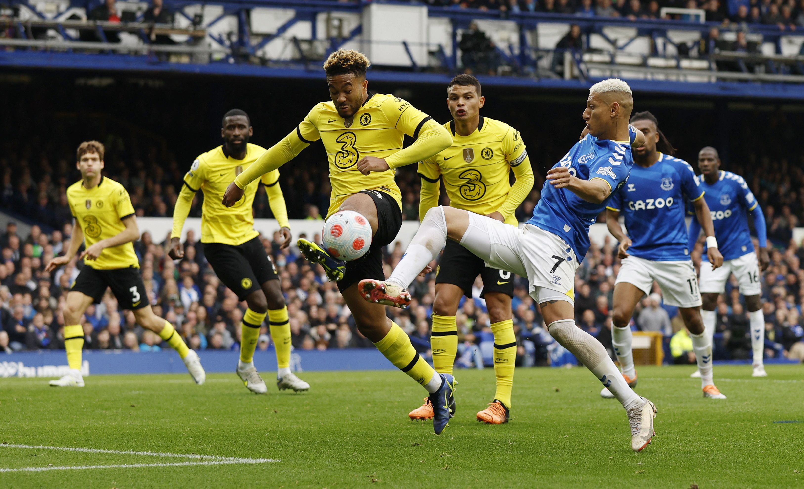 studieafgift kok karakter Richarlison nets winner as desperate Everton beat Chelsea | Reuters