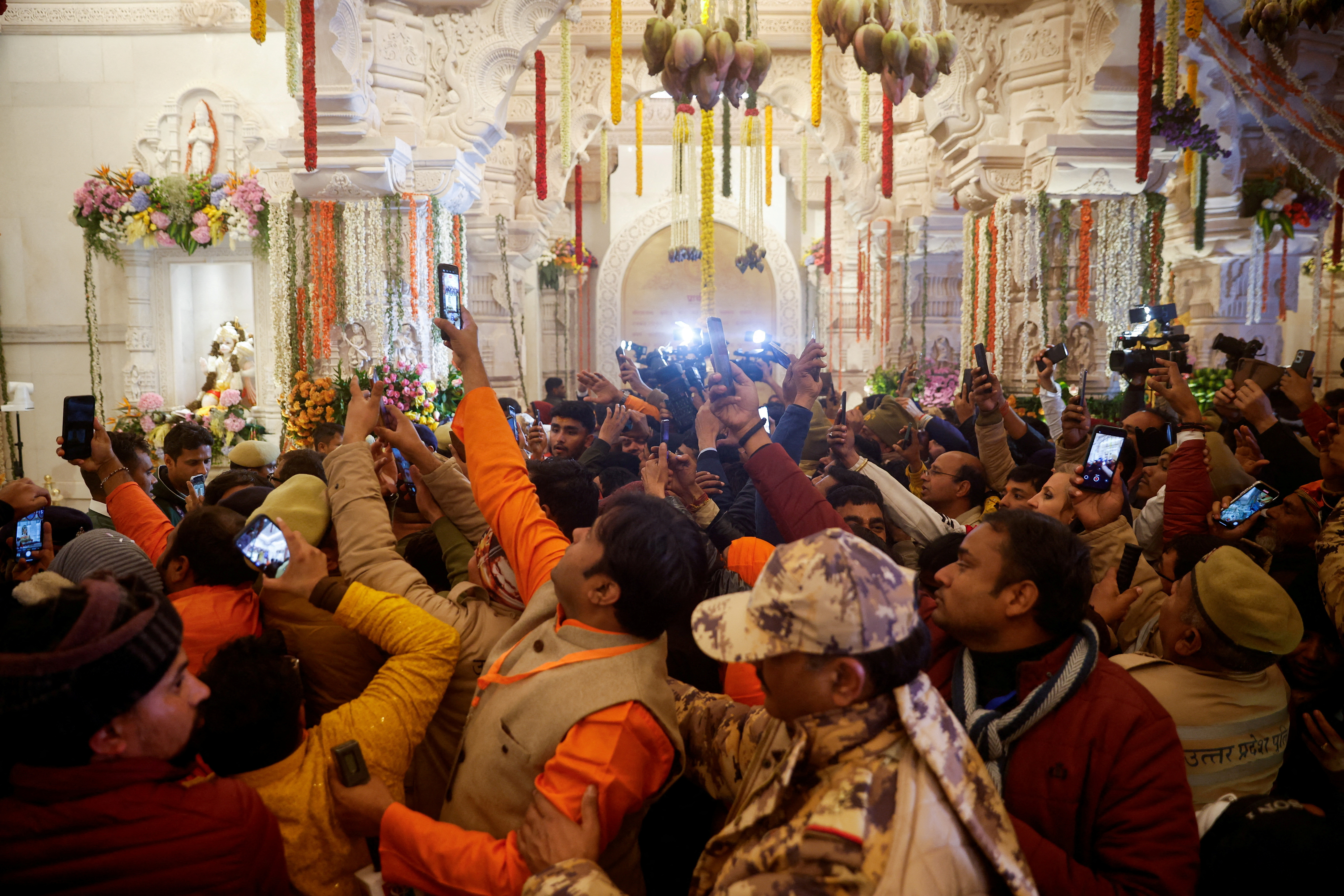 Grand Ram temple opens in India - January 22, 2024 | ロイター