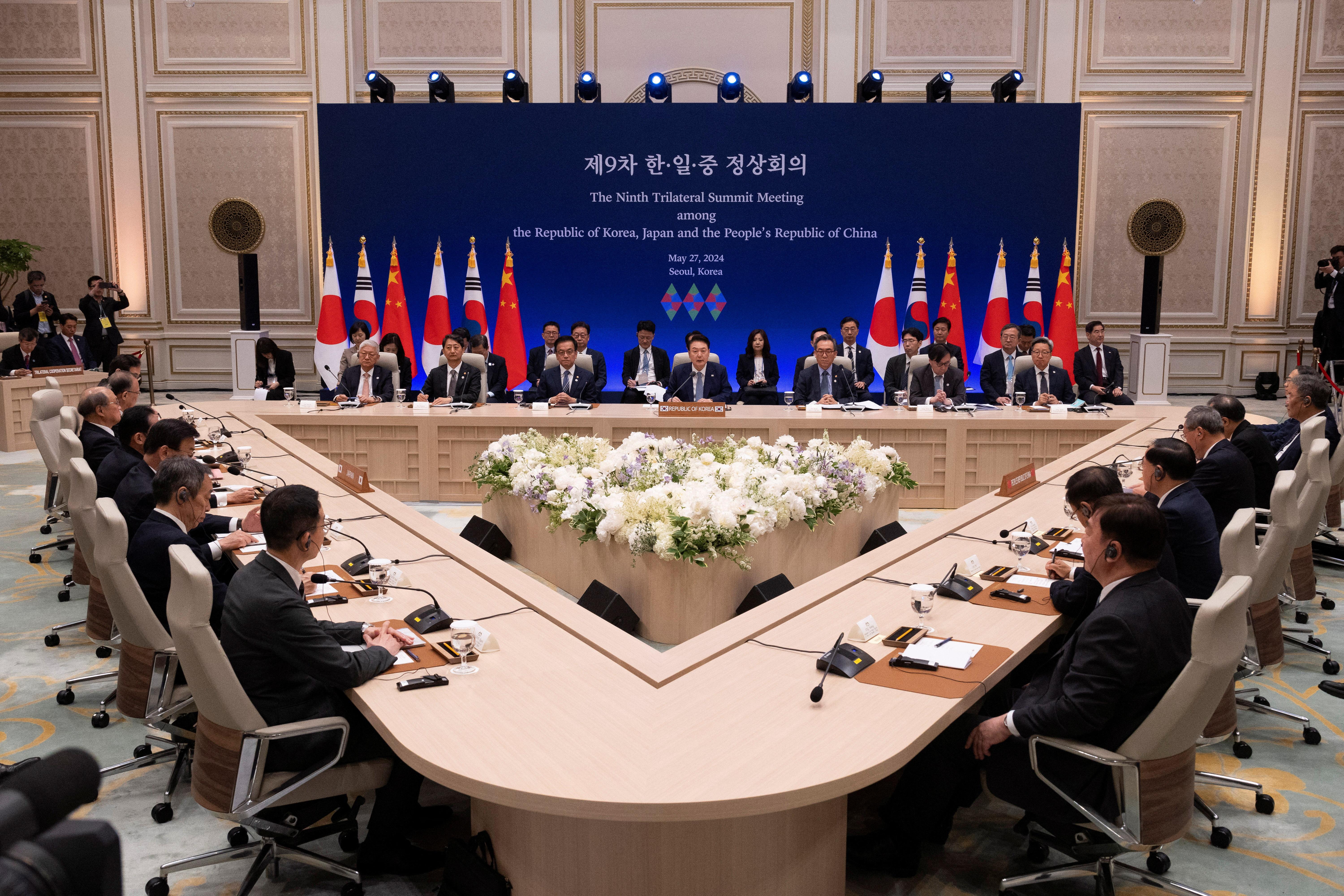 日中韓が首脳会談、中国首相「新たな始まり」　貿易など協議