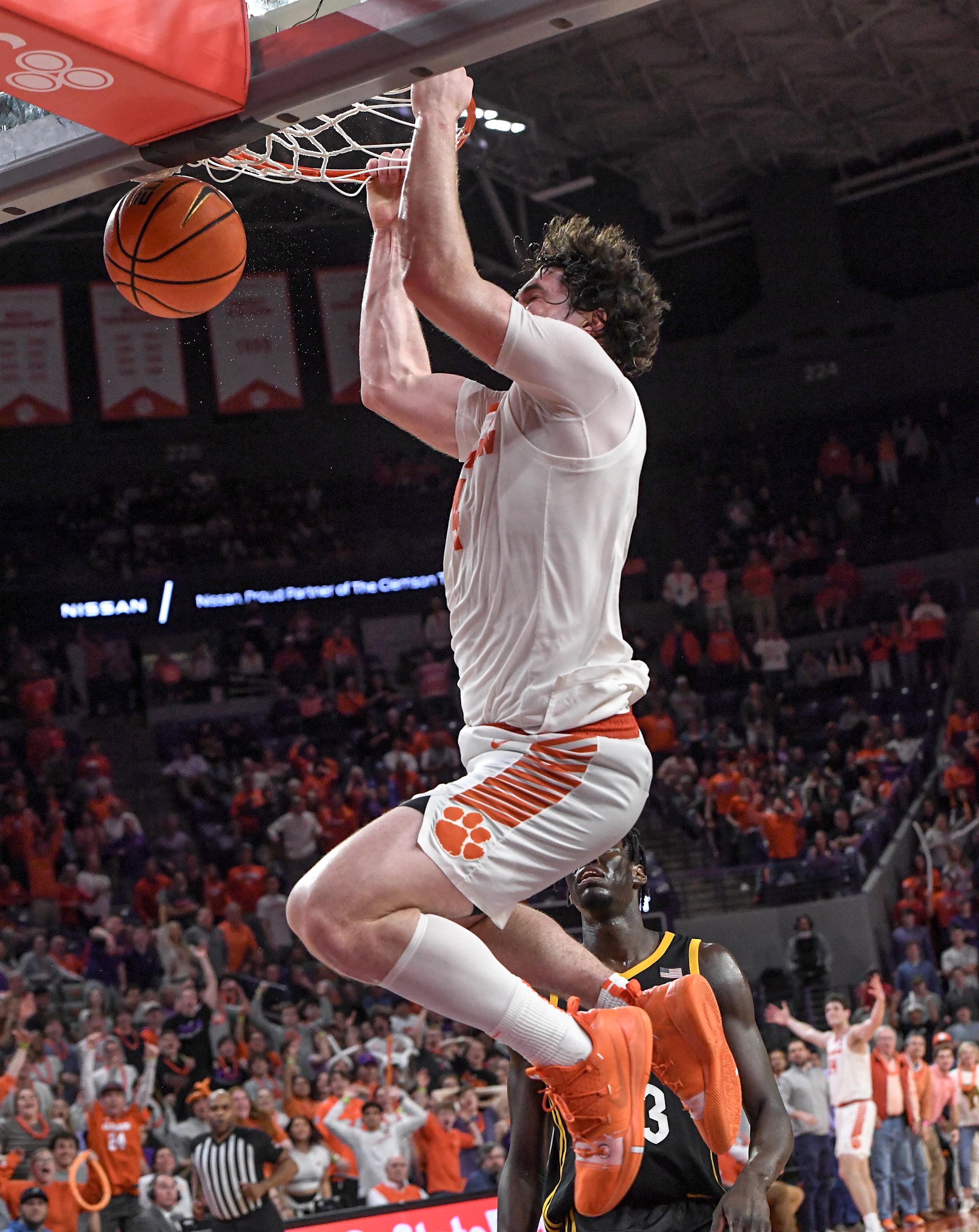 Ian Schieffelin Powers Clemson Past Pitt | Reuters