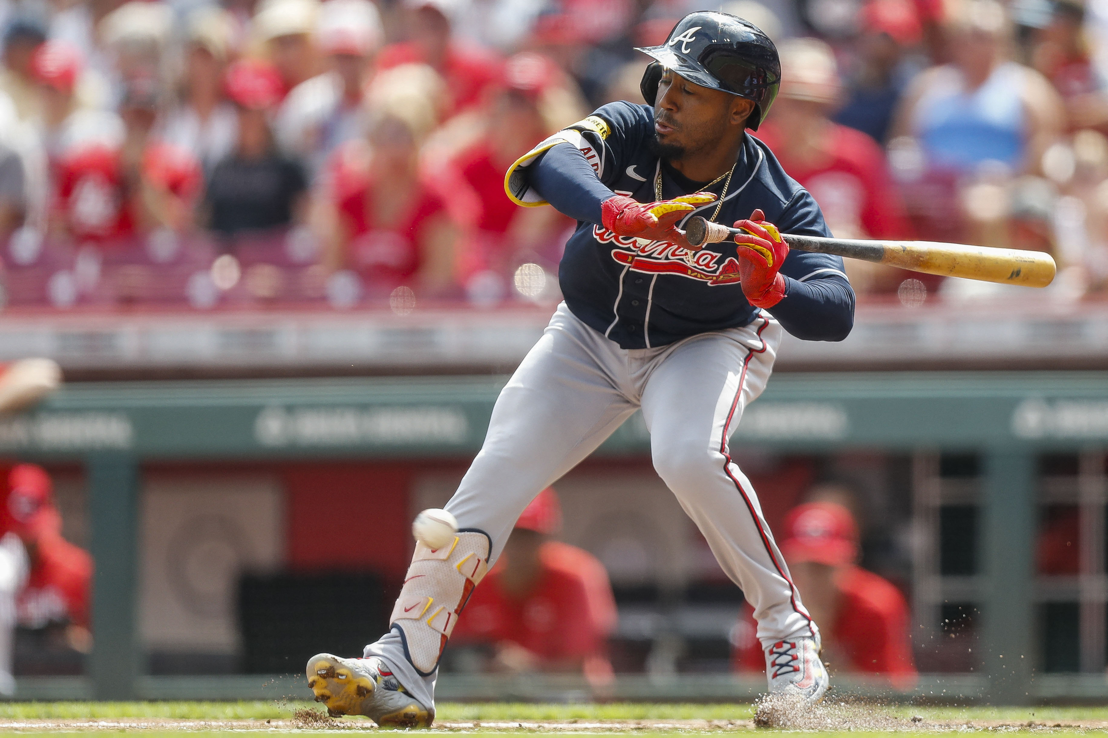 Braves end Reds' winning streak by belting 4 home runs