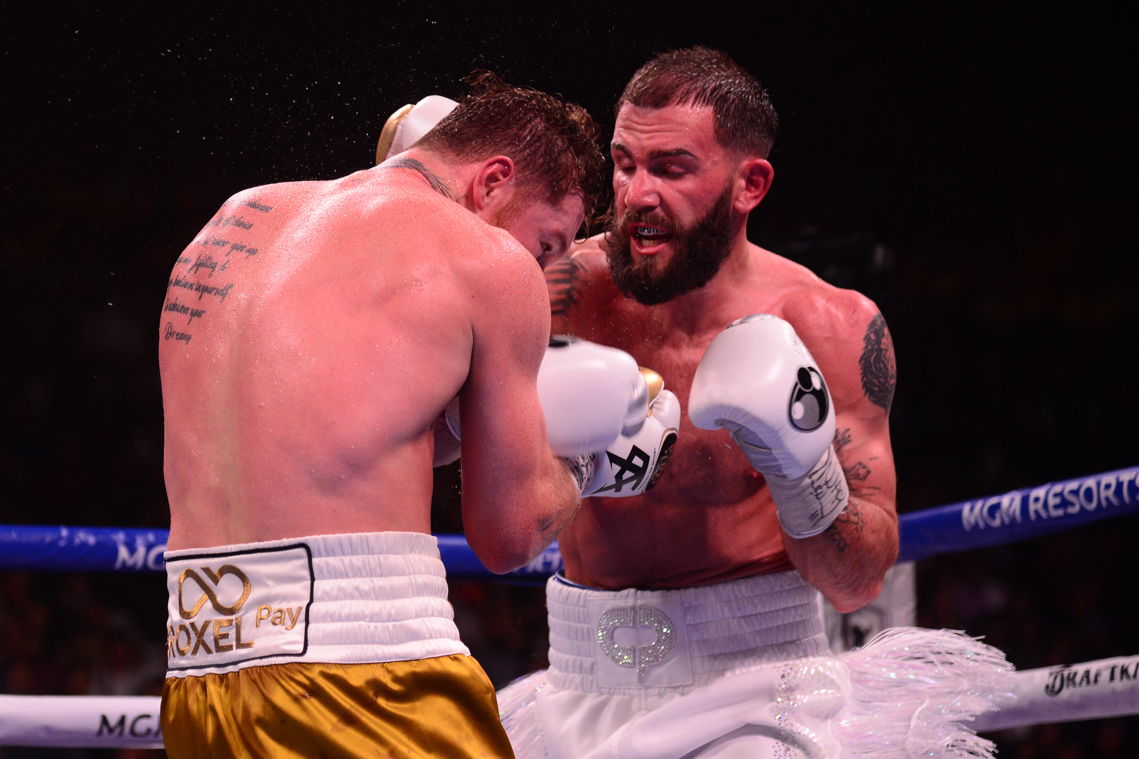 Saúl 'Canelo' Álvarez knocks out Plant to become first undisputed super-middleweight  champion